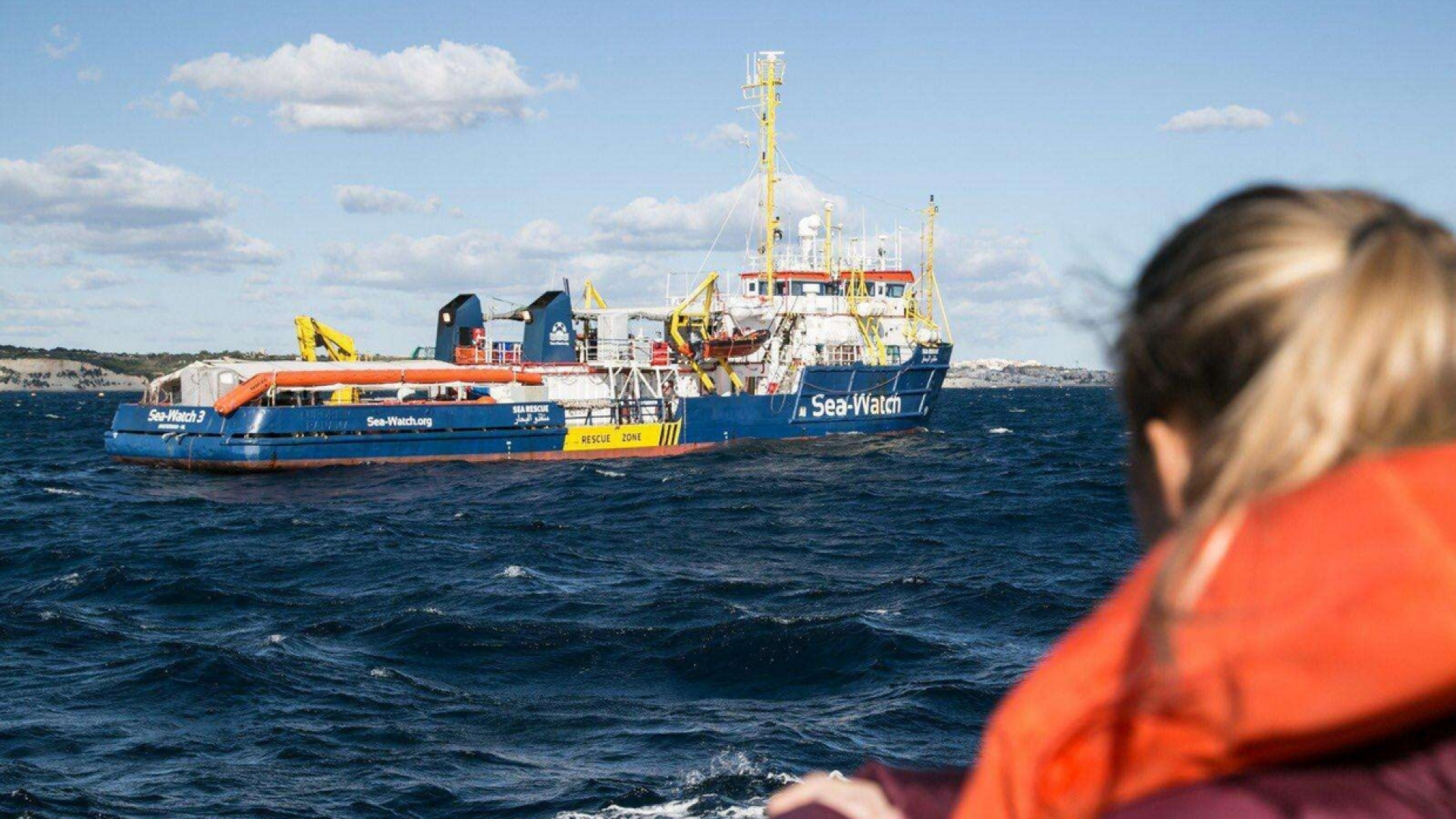 Immagine di Sea Watch, Di Maio: sì allo sbarco di donne e bimbi. Migrantes: si agisca