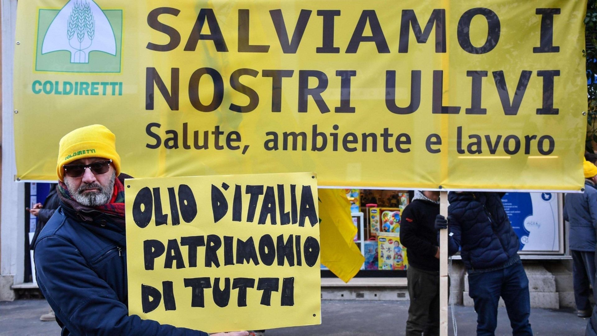Immagine di Agricoltori in piazza per difendere l'olio italiano