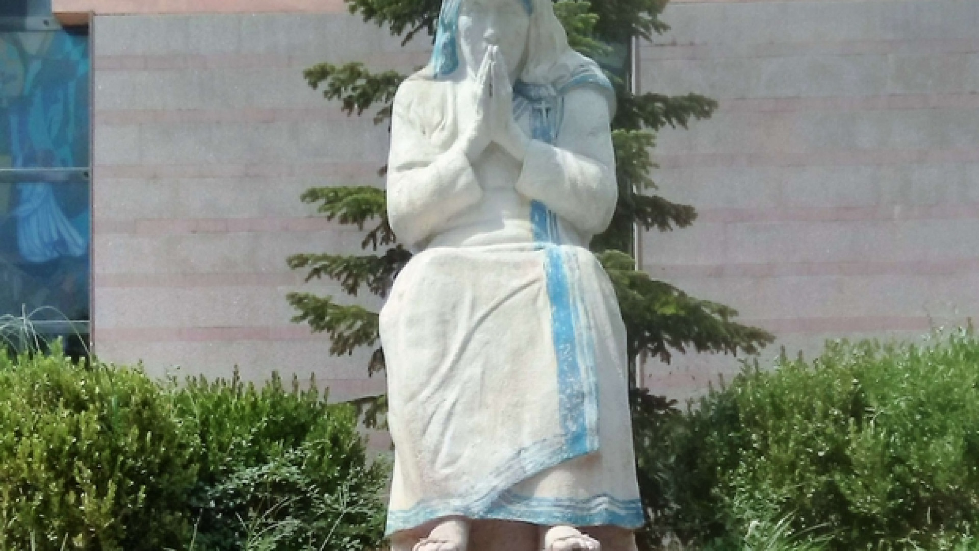 Immagine di Le cicatrici e le speranze della nuova Albania