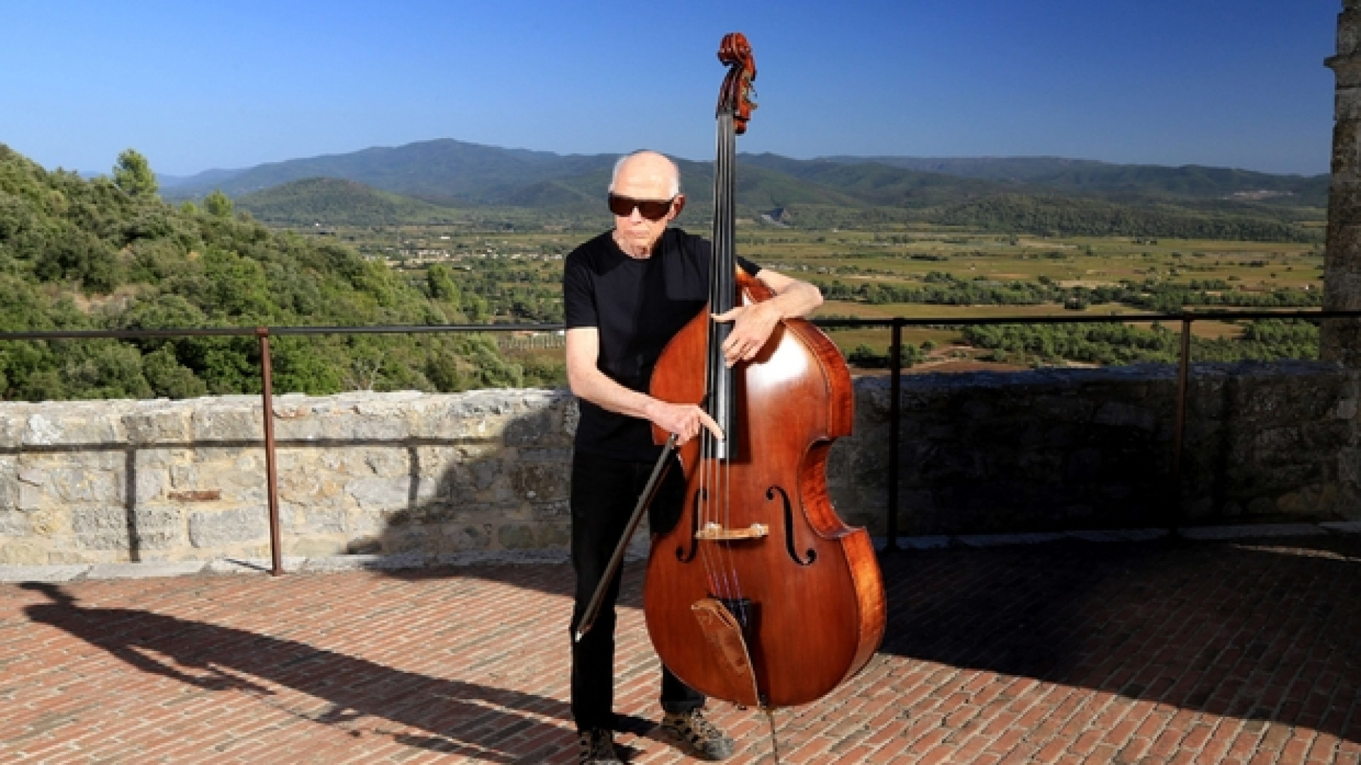 Immagine di Il contrabbasso di Barre Phillips «suona la musica di oggi»
