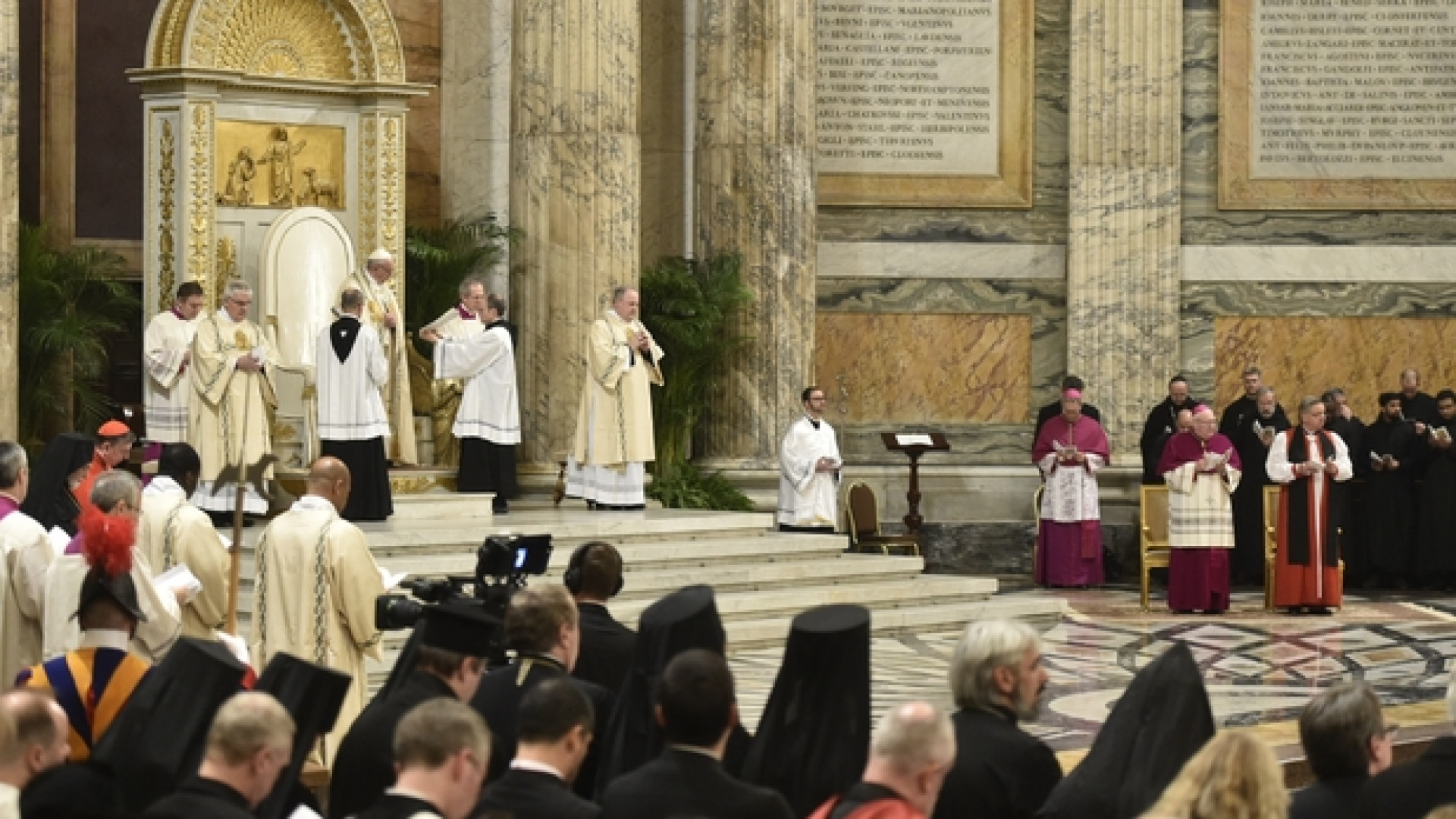 Immagine di Unità dei cristiani, papa Francesco guida i Vespri