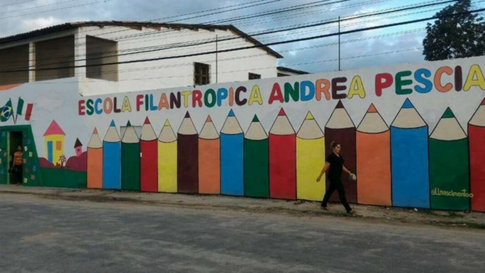 Immagine di Fortaleza assediata dai criminali: camion a fuoco davanti scuola italiana