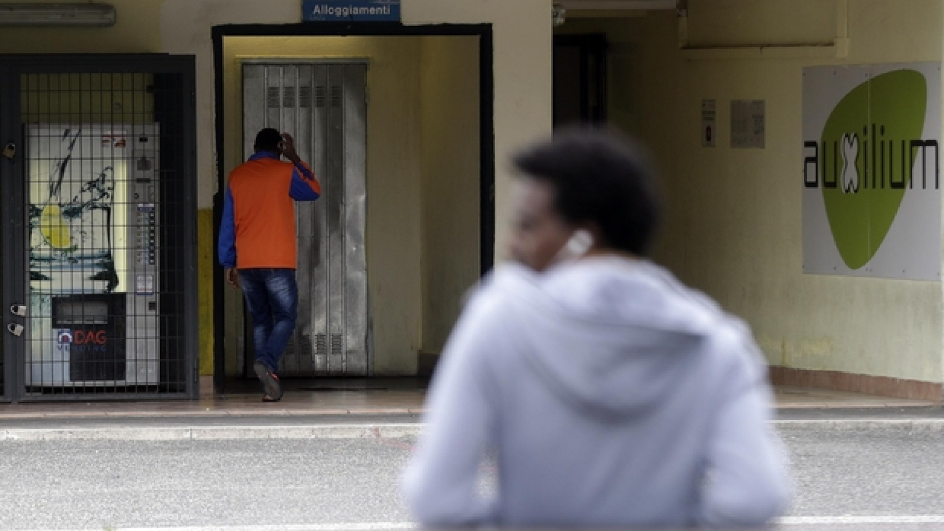 Immagine di Il Viminale chiude il Cara di Castelnuovo, 120 lavoratori a casa