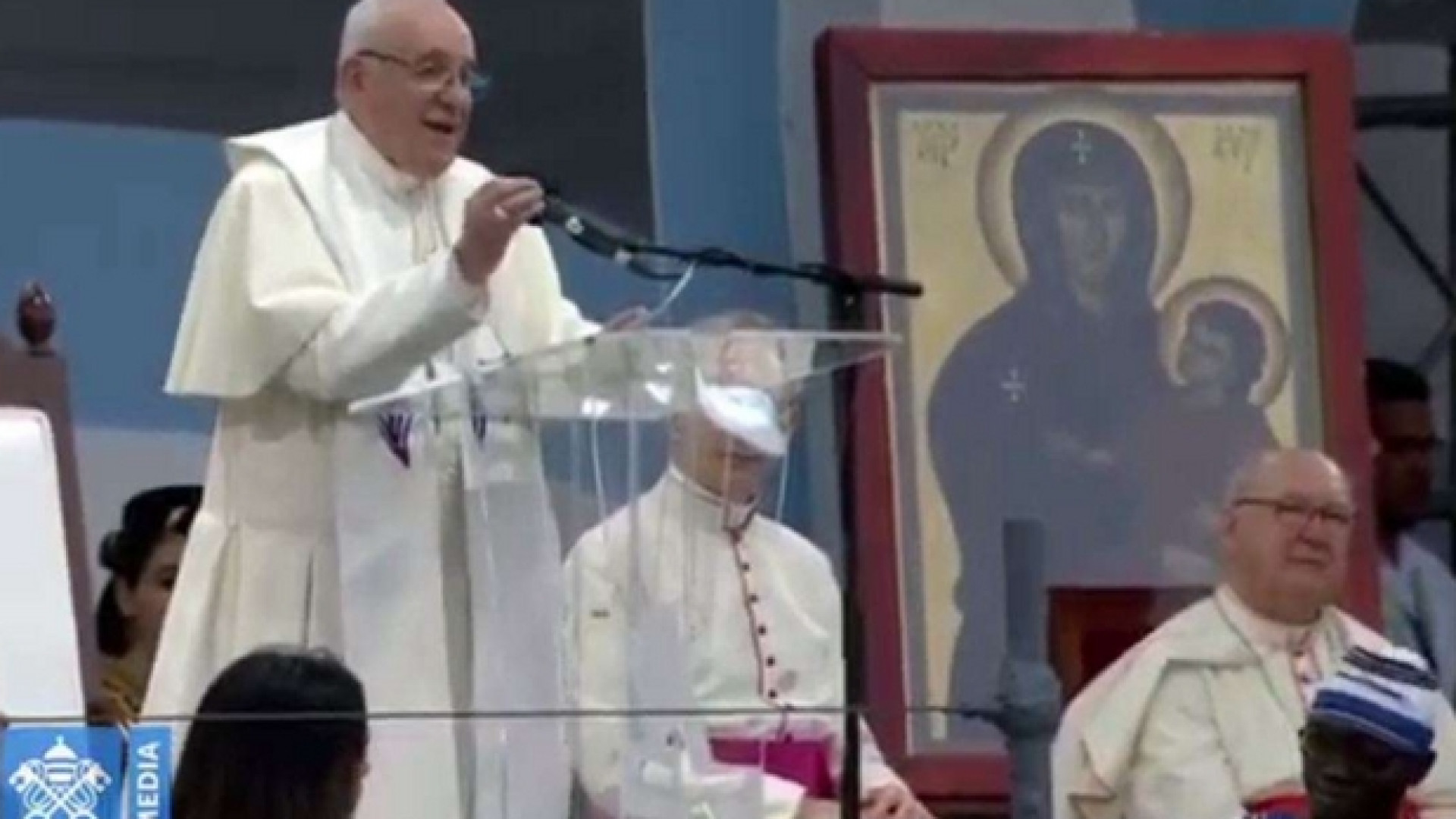 Immagine di Papa Francesco ai giovani: «Siete maestri della cultura dell'incontro»