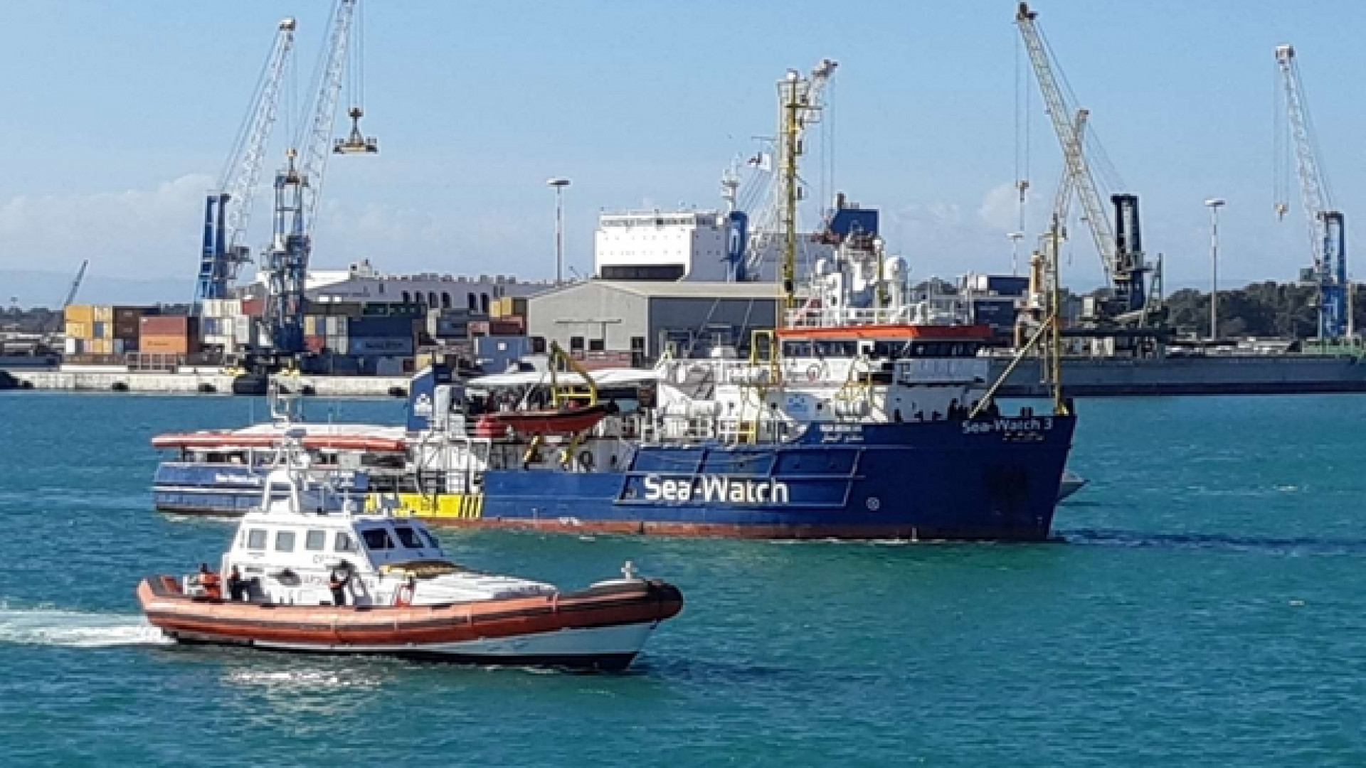 Immagine di Sbarcati i 47, ma la Sea Watch non può lasciare il porto