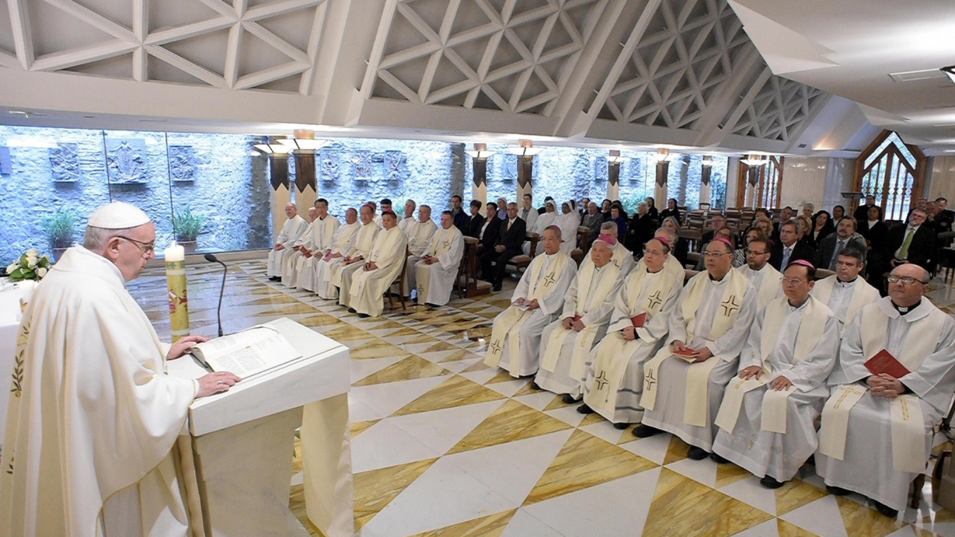 Immagine di Il Papa: i preti siano gioiosi come don Bosco
