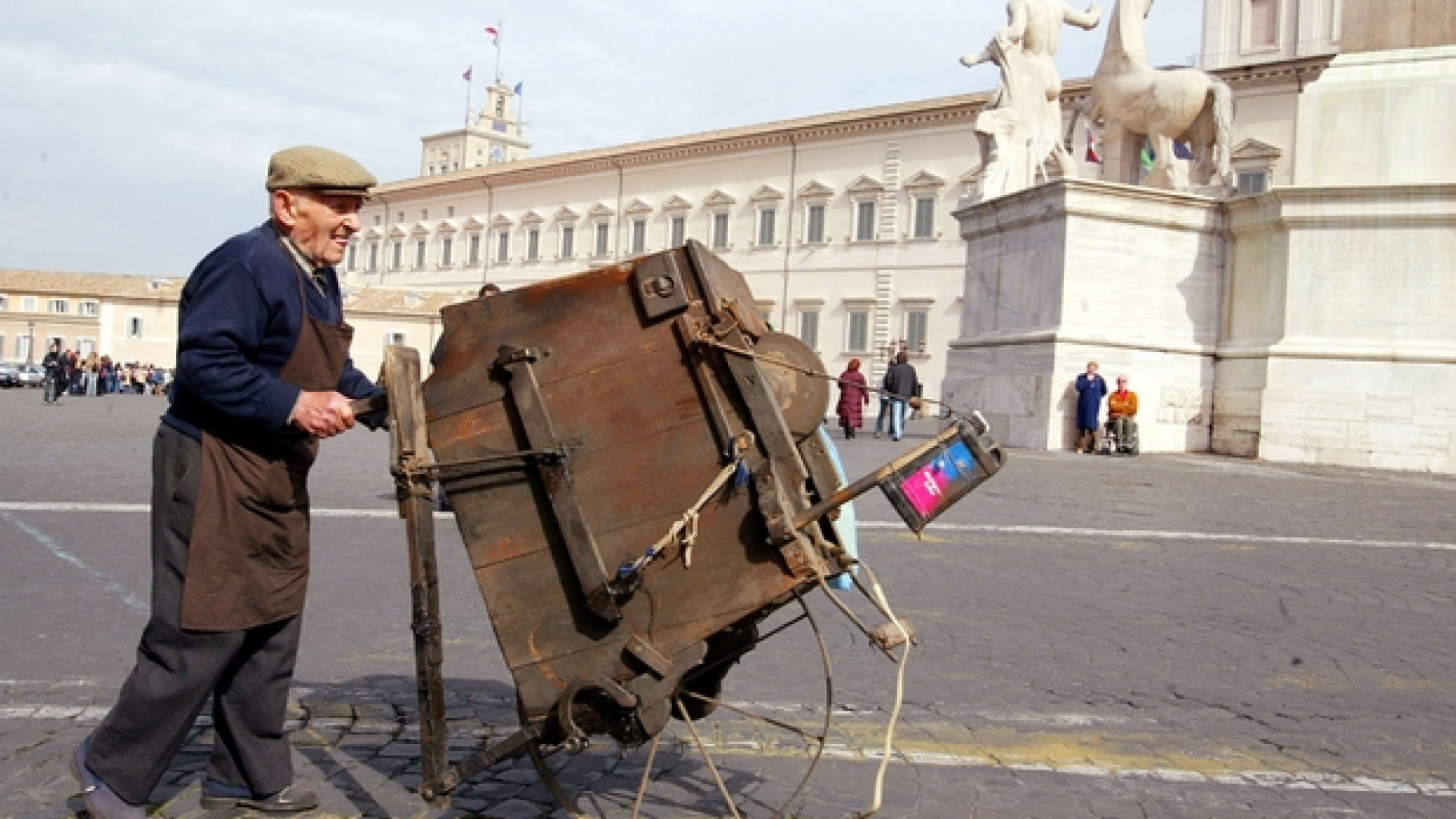 Immagine di Spariscono botteghe e mestieri artigiani