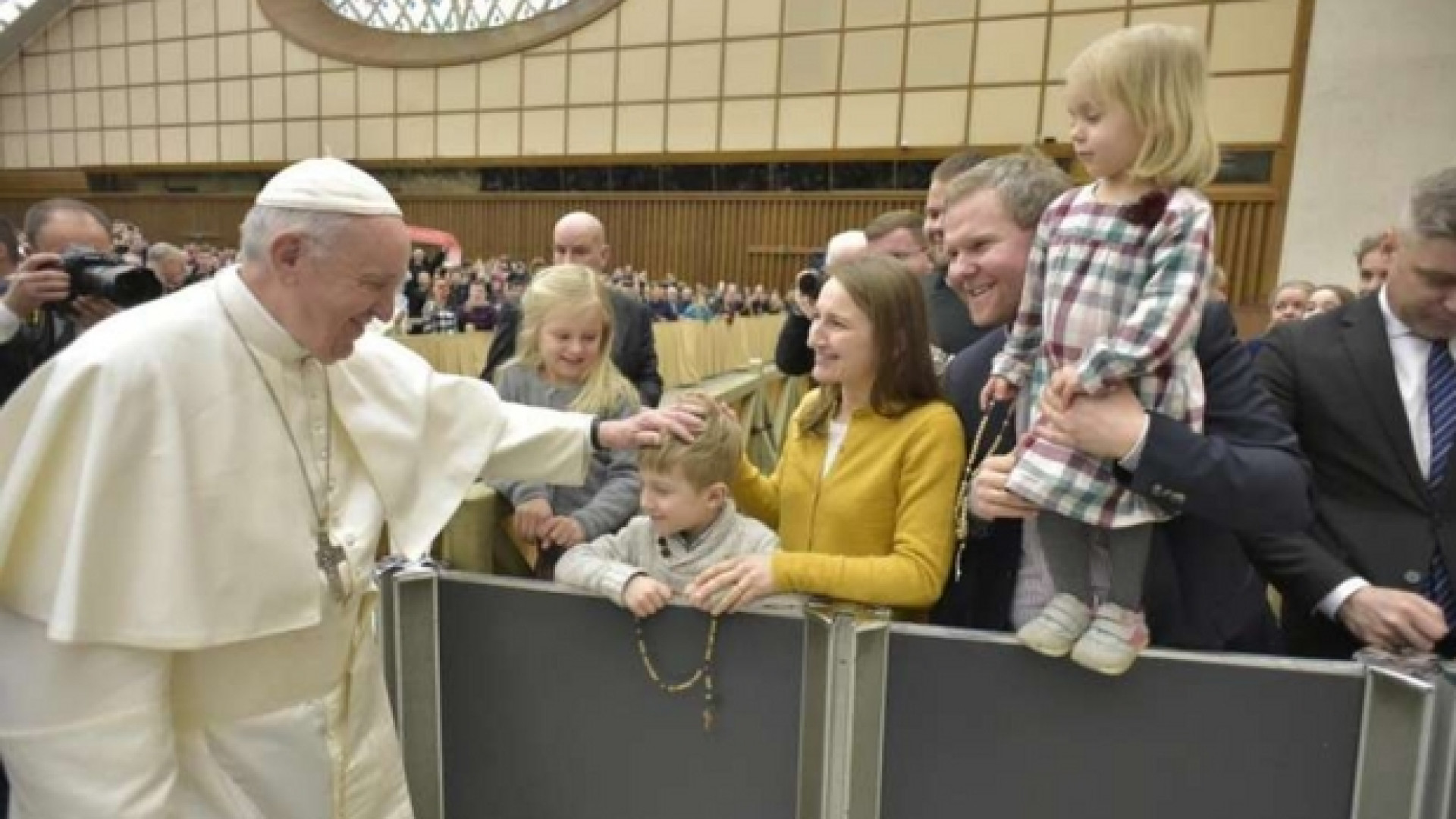 Immagine di Papa: ad Abu Dhabi una nuova pagina di storia per il dialogo e la pace