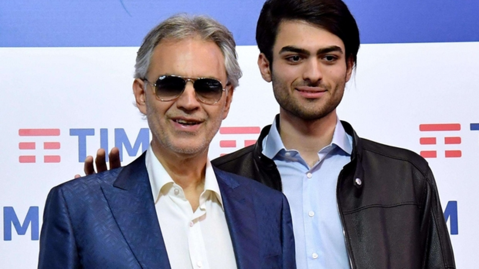 Immagine di Bocelli e Sanremo, di padre in figlio. «La stessa emozione 25 anni dopo»