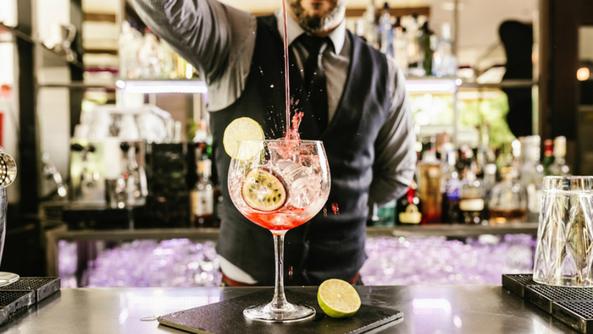Immagine di Ore 18: al raduno del “popolo dell’aperitivo”