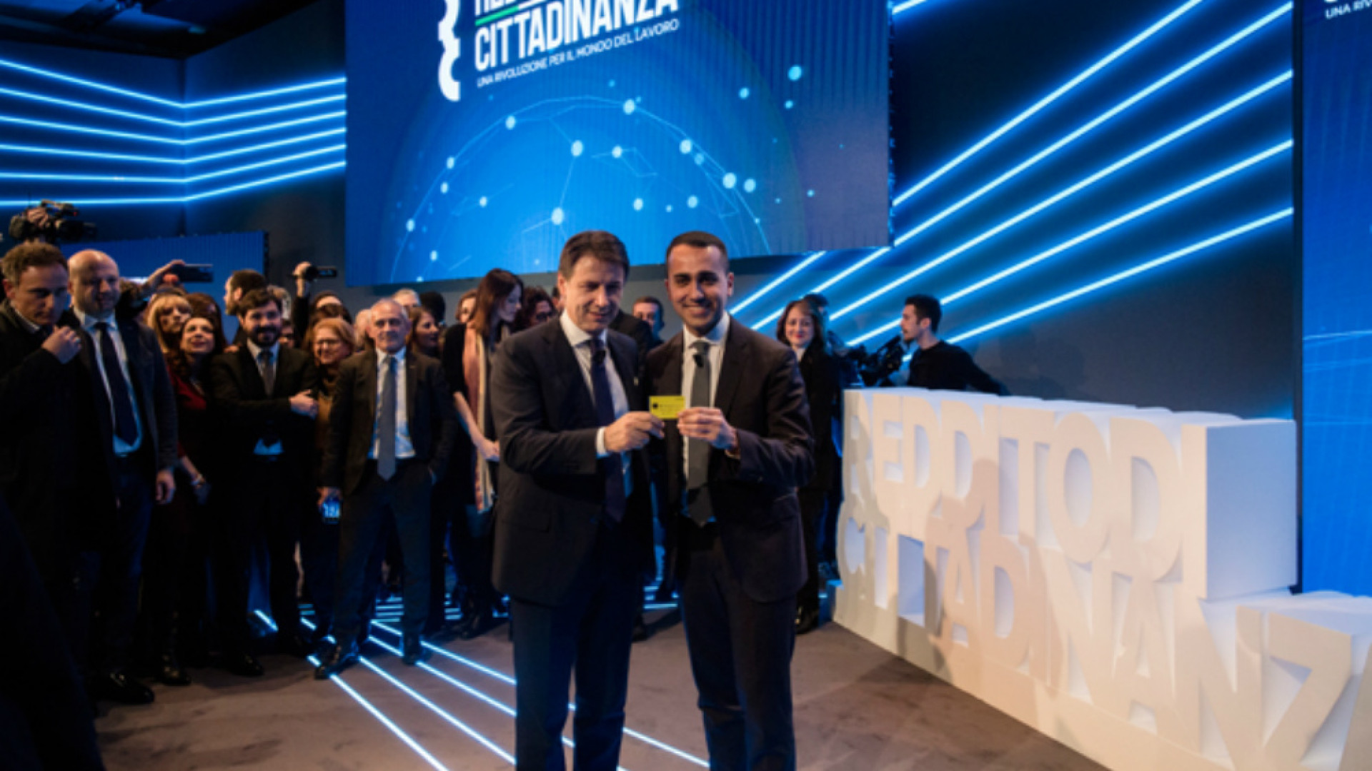 Immagine di Reddito di cittadinanza, i furbetti si strofinano le mani
