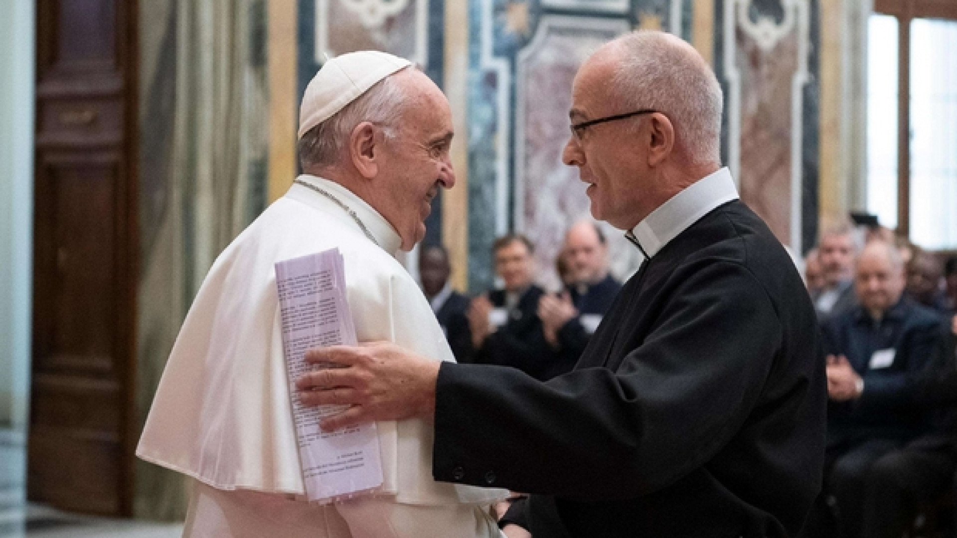 Immagine di Francesco: la teologia morale non esiti a "sporcarsi le mani"