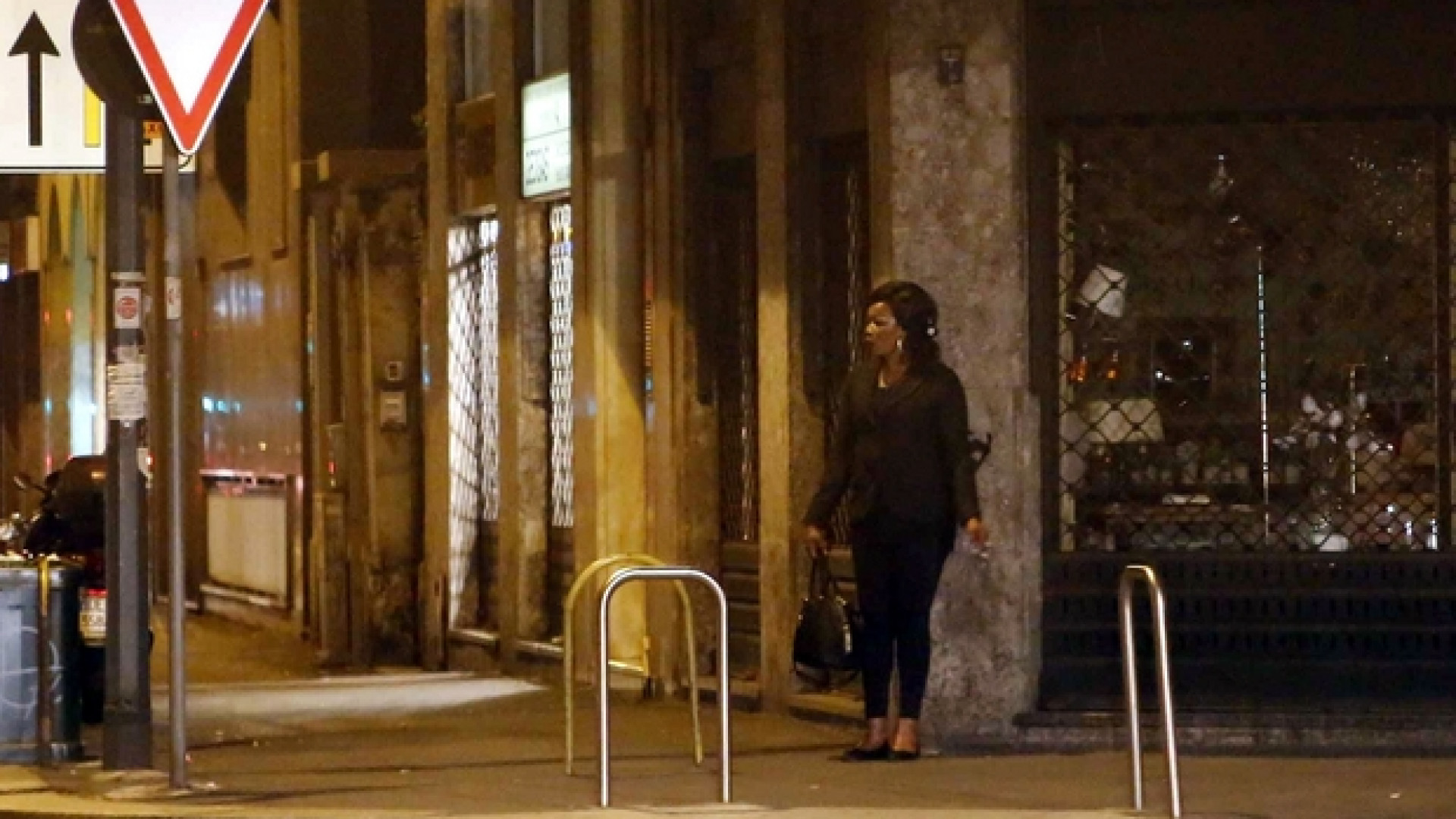 Immagine di Vite in vendita sulla via Emilia. «Signore, toglici dalla strada»