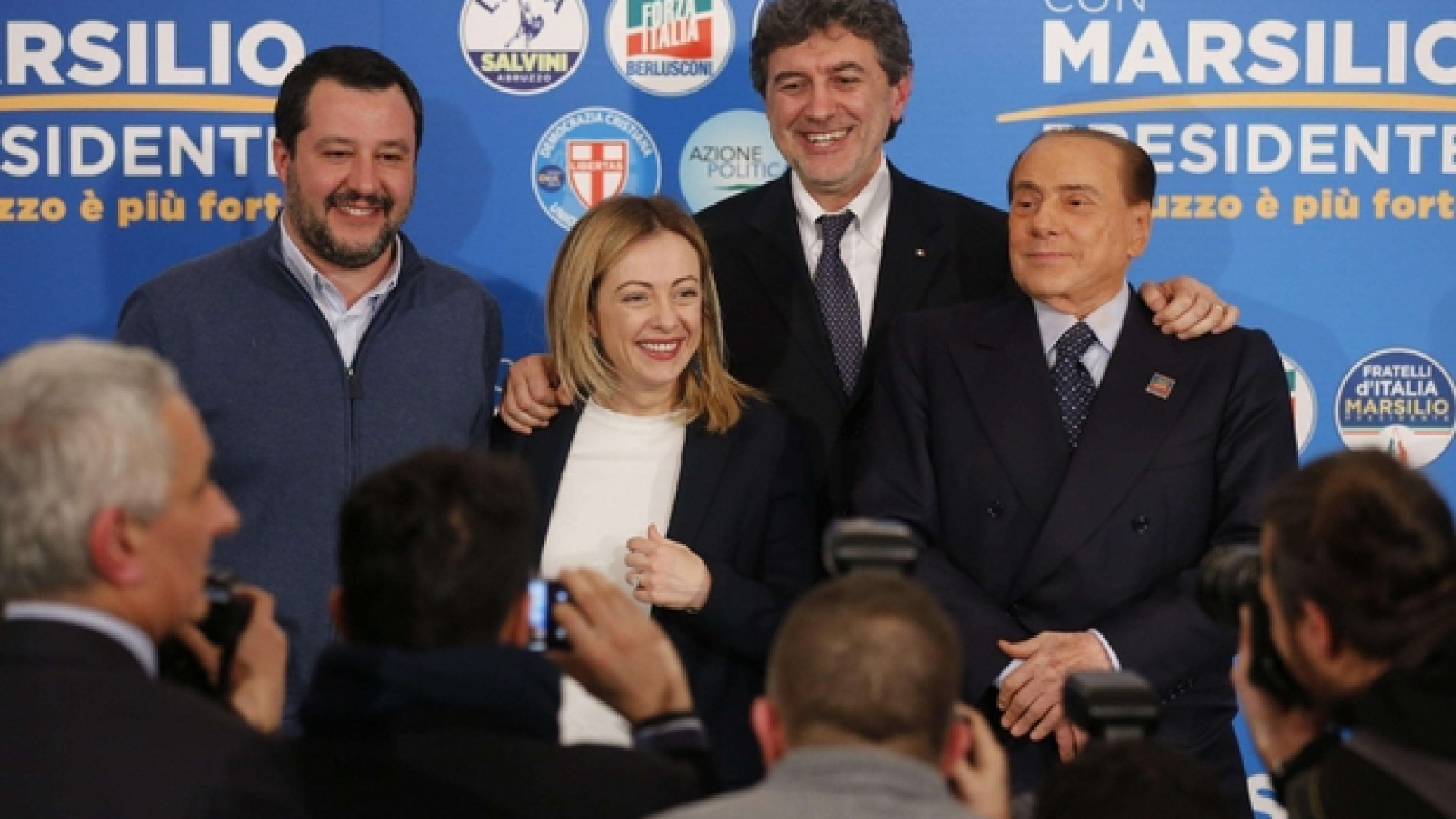 Immagine di Vince il centrodestra: Marsilio governatore. Lega primo partito