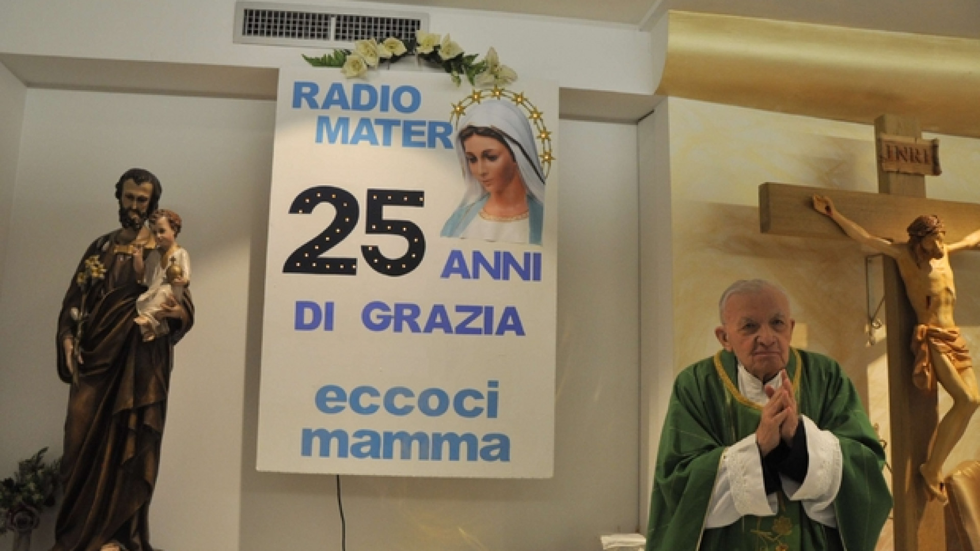 Immagine di In onda il parroco dell’etere: «C’è sete di Dio, le diamo voce»