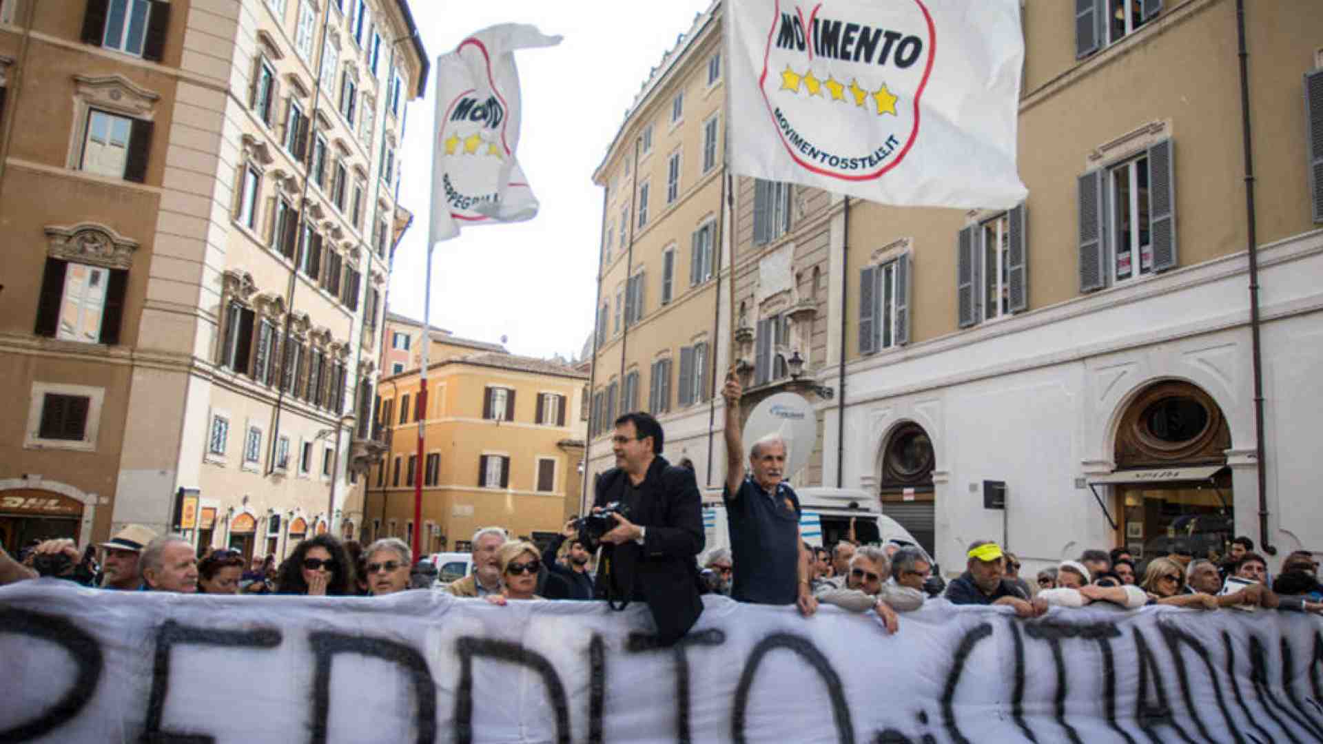 Immagine di Parte il Reddito di cittadinanza: tanti soldi investiti e tanti dubbi sollevati