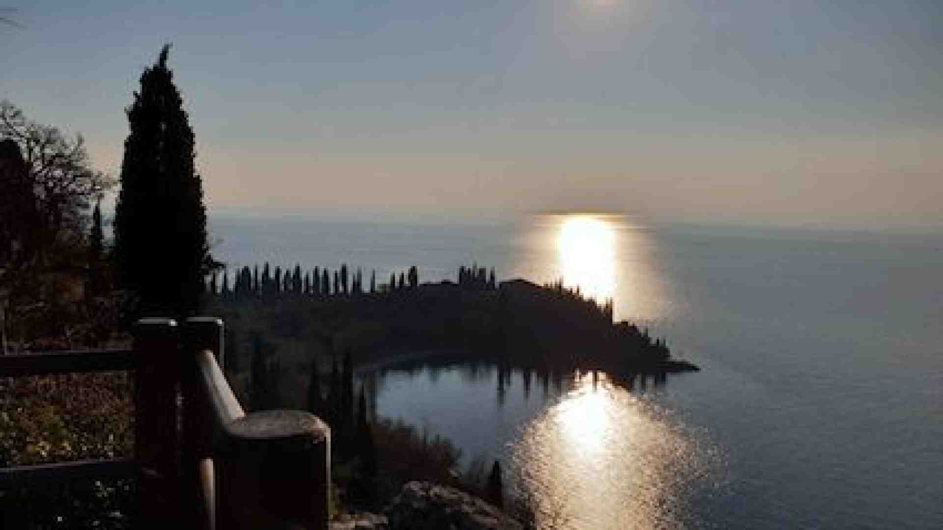 Immagine di Sopra Punta San Vigilio la preistoria incontra la natura