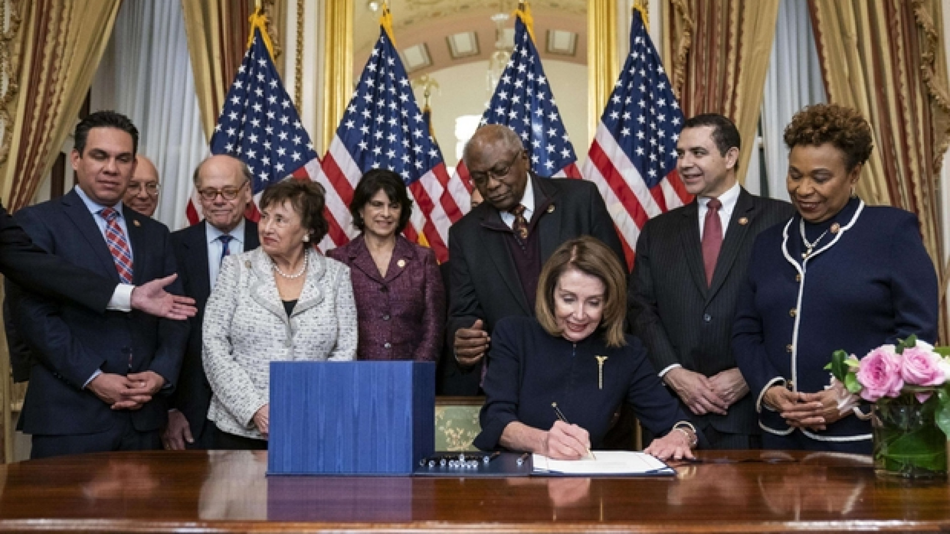 Immagine di Evitato lo shutdown ma Trump dichiara emergenza nazionale