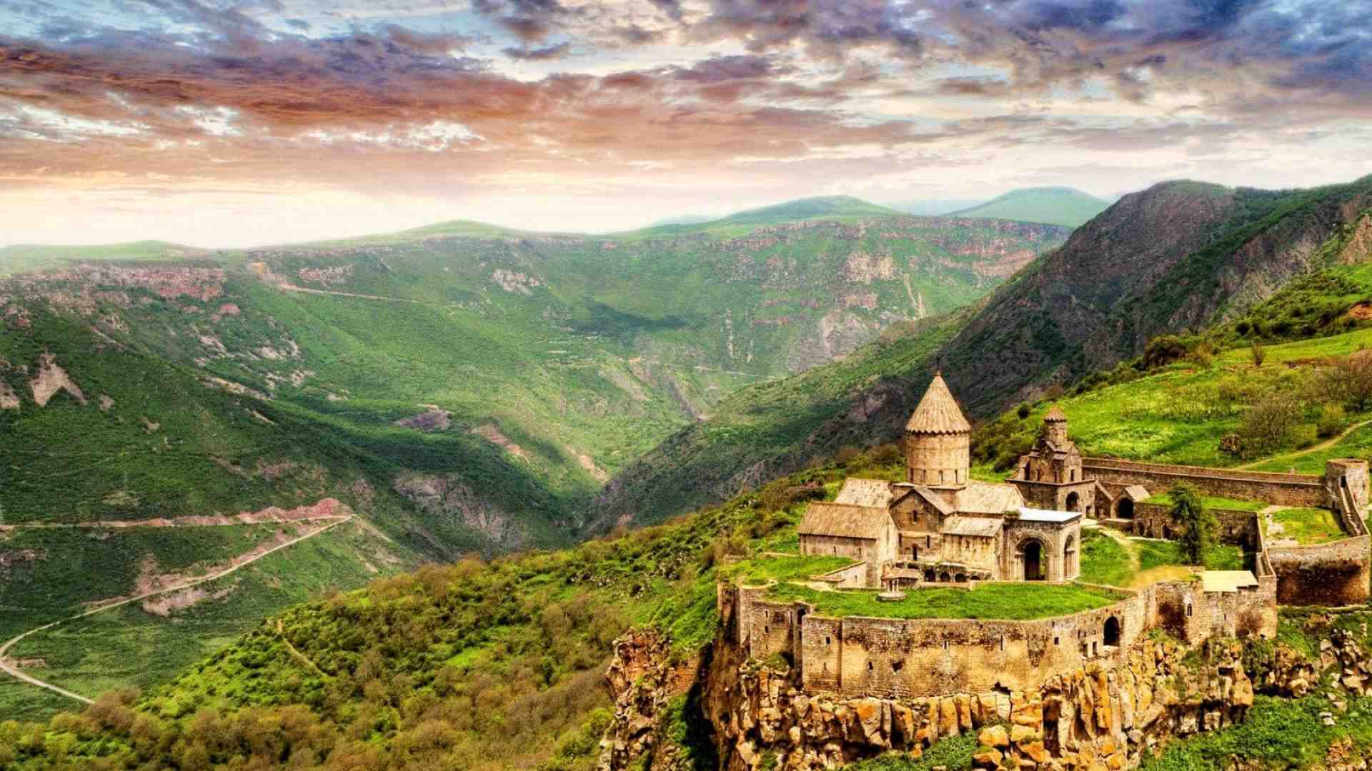 Immagine di Splendida Armenia: armonia cristiana tra Est e Ovest