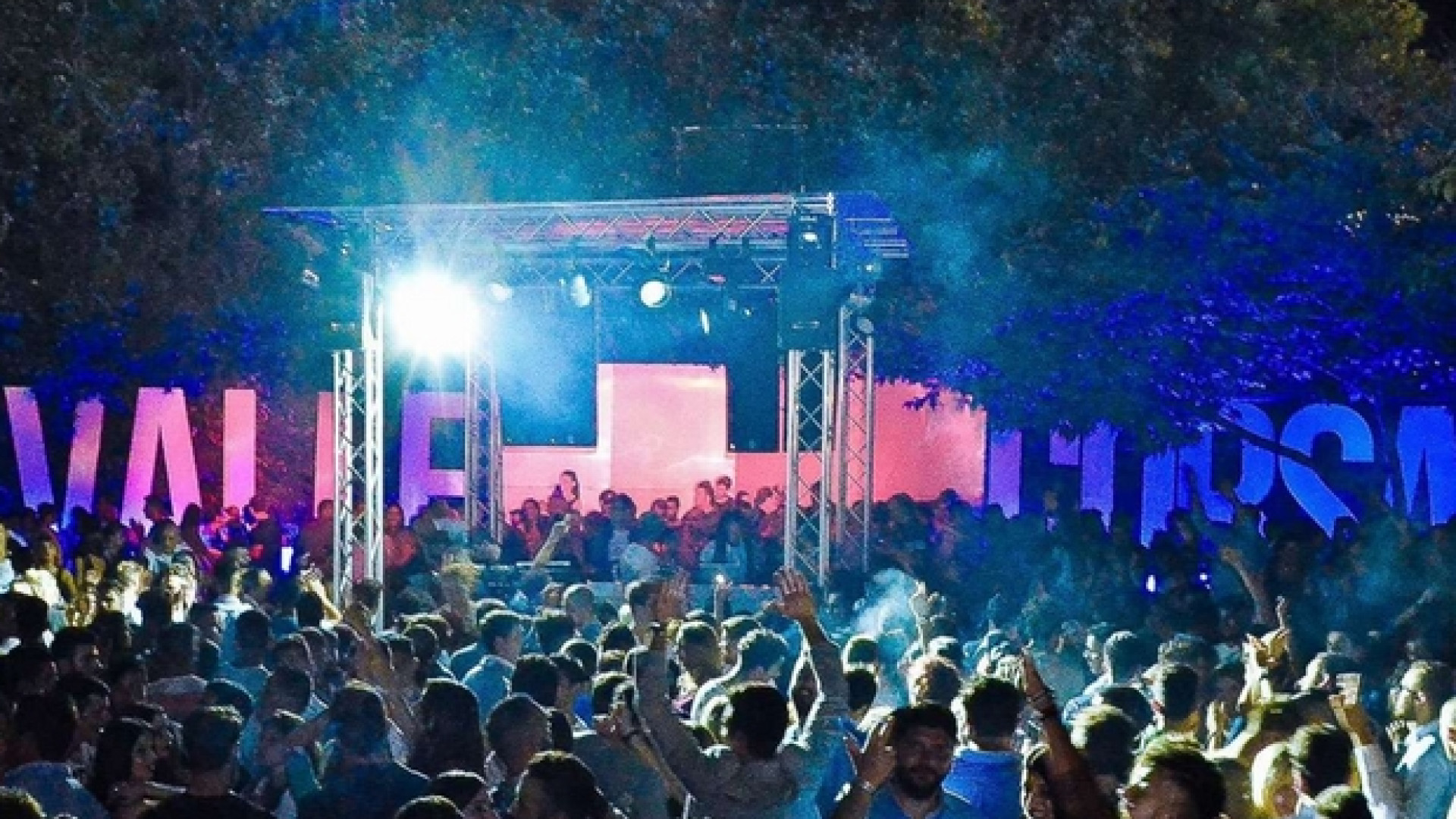 Immagine di L'arcivescovo Vari invita i giovani in discoteca: «Voi gridate ora»