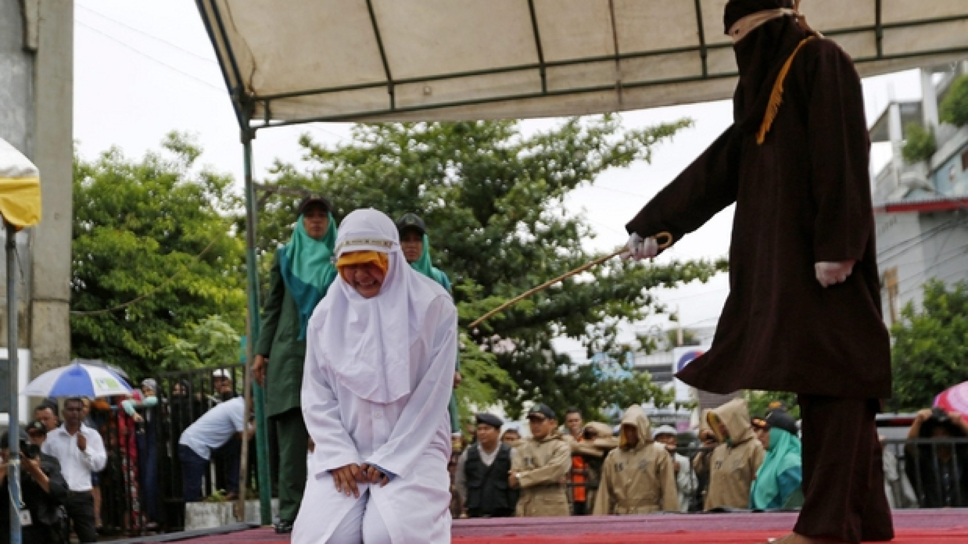 Immagine di L'orrore ad Aceh: torna la fustigazione in piazza