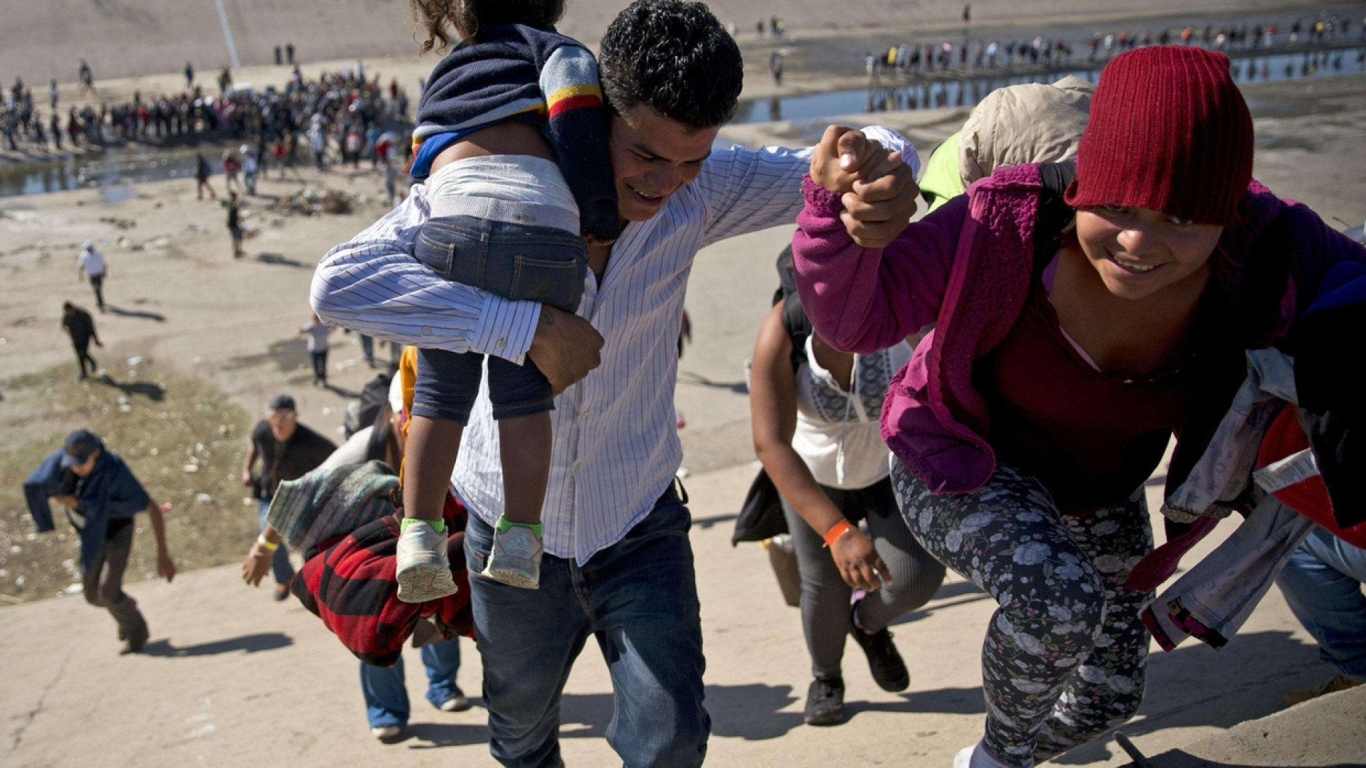 Immagine di Flop di Trump: gli immigrati irregolari raddoppiano