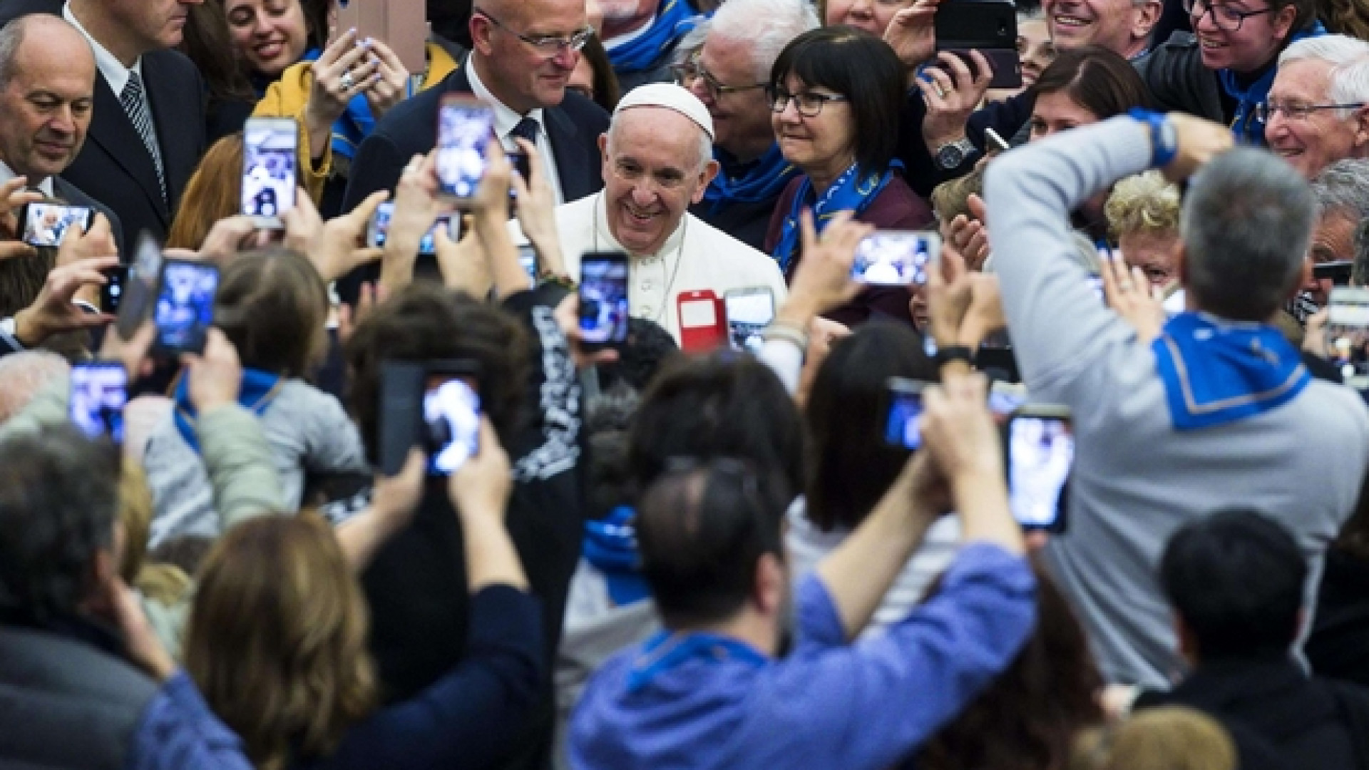 Immagine di Papa: un’economia ispirata al Vangelo vince solitudine e disperazione