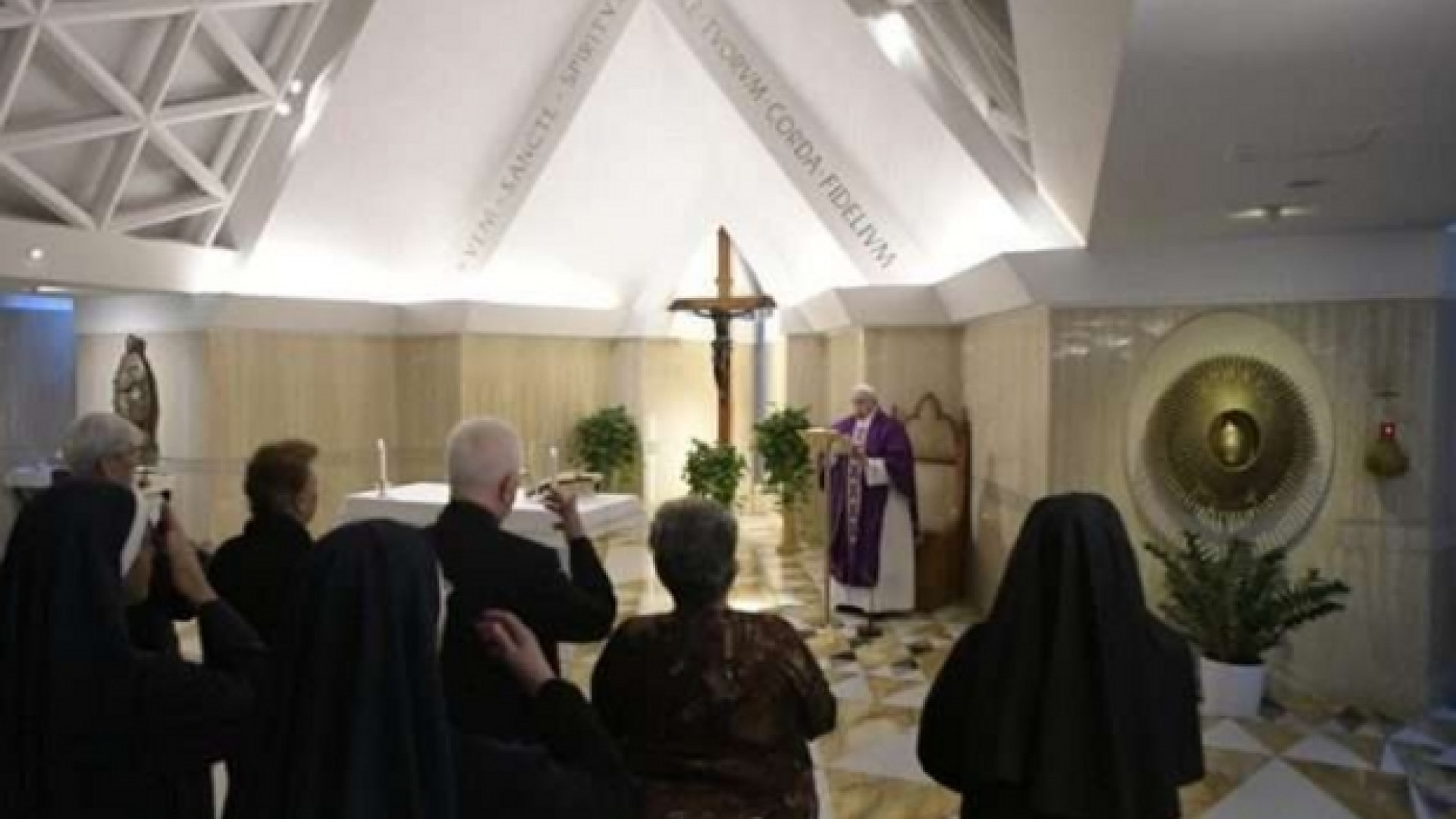 Immagine di Il Papa: imitate la misericordia del Signore, no alle «tasche chiuse»