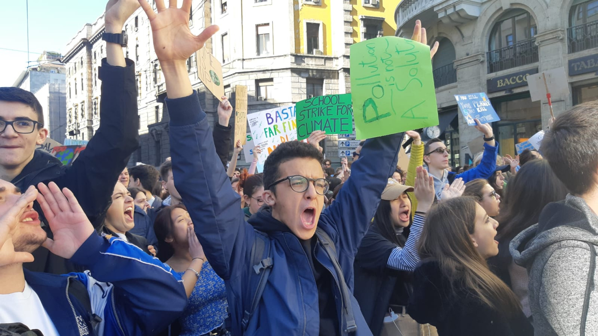 Immagine di Con gli adolescenti in piazza: qui c'è un altro Pianeta