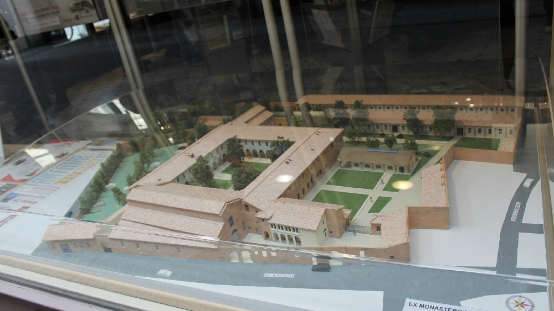 Immagine di Esposto all’Infopoint il plastico del nuovo campus universitario di S. Monica