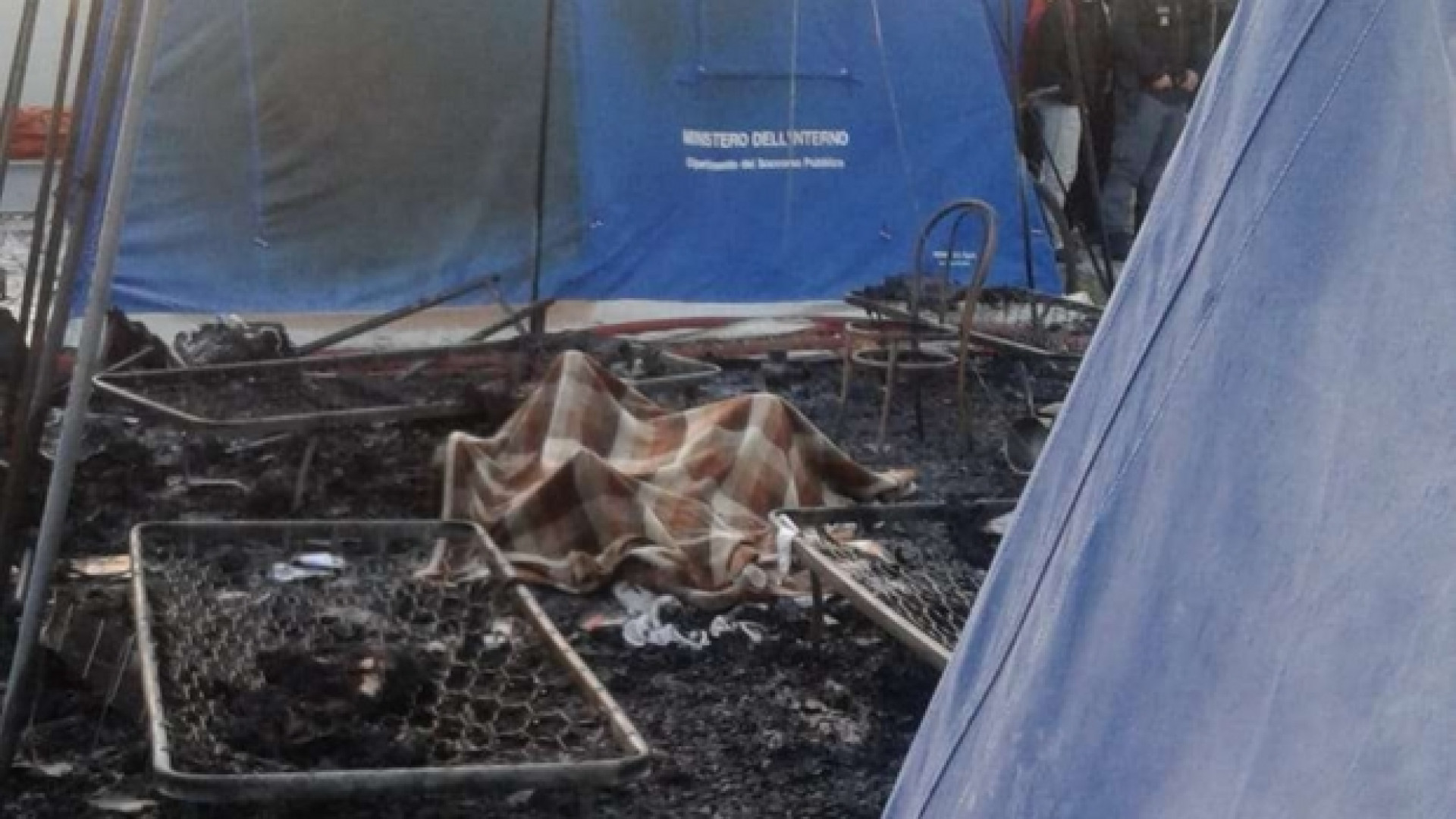 Immagine di Rogo nella nuova tendopoli di San Ferdinando, morto un migrante