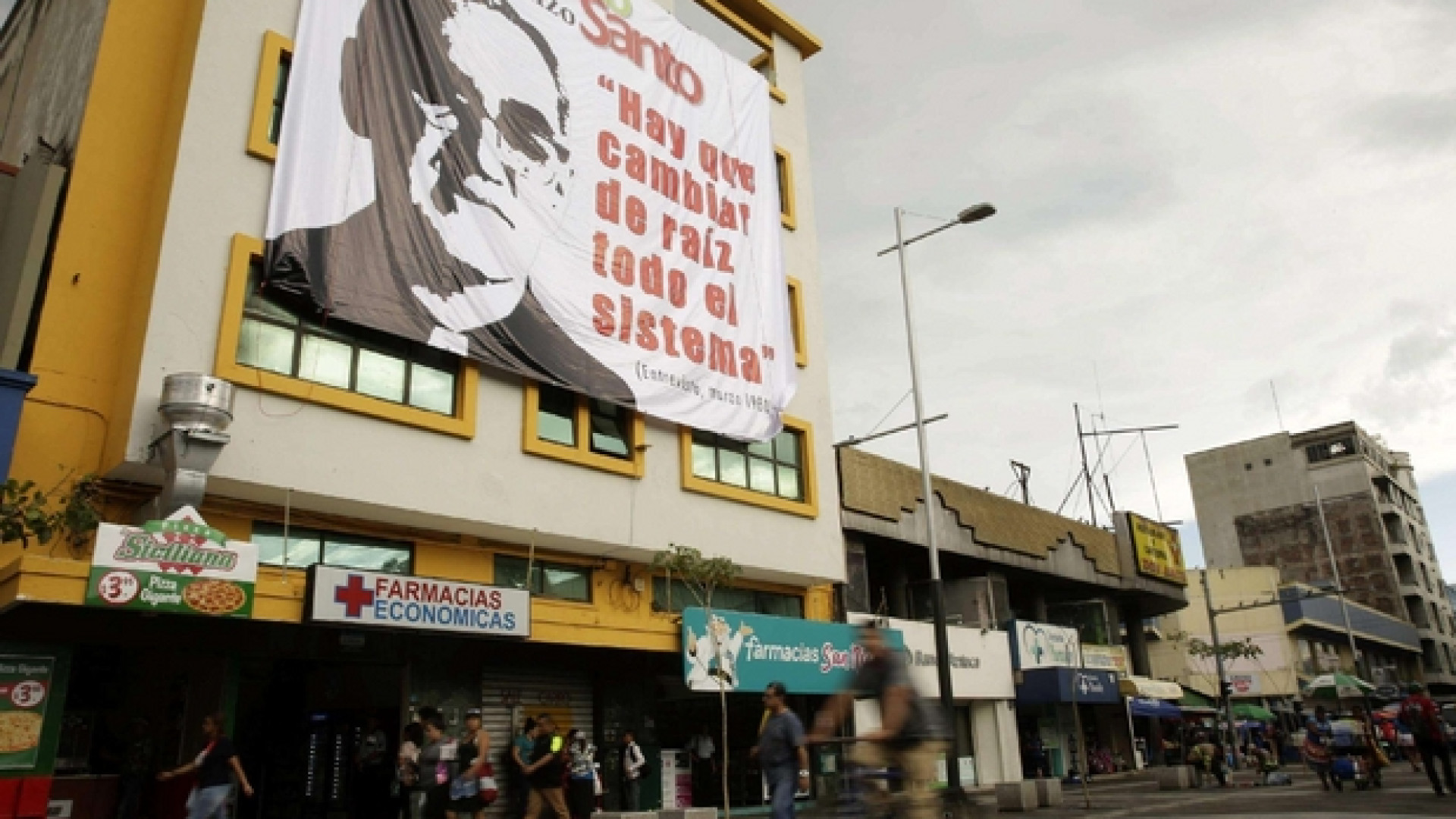 Immagine di L'America si affida a san Romero martire