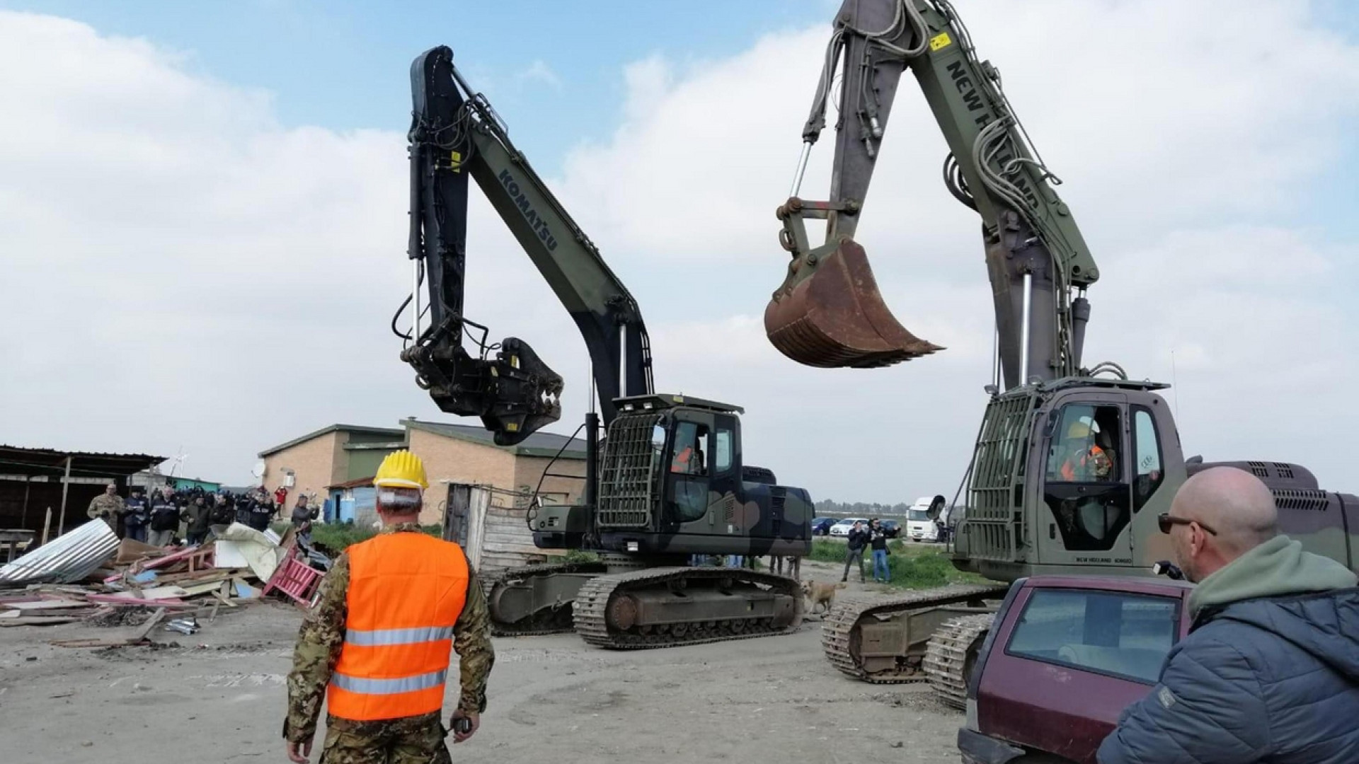 Immagine di Borgo Mezzanone, ruspe abbattono le baracche