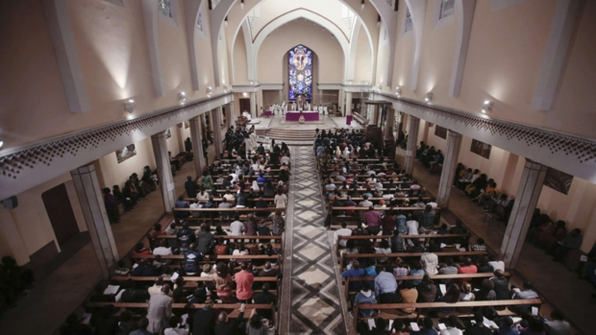 Immagine di Papa Francesco in Marocco, nuovo abbraccio di pace con l'islam