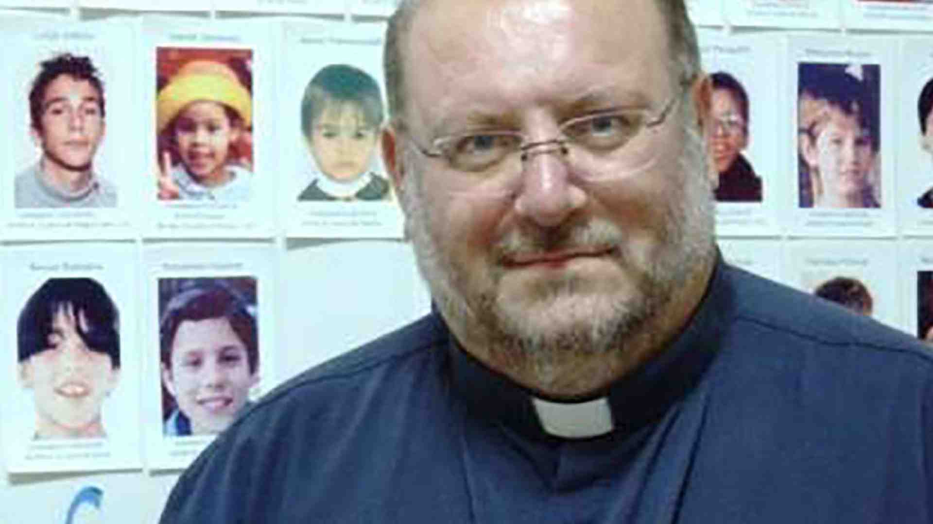 Immagine di Don Fortunato Di Noto al Congresso delle Famiglie