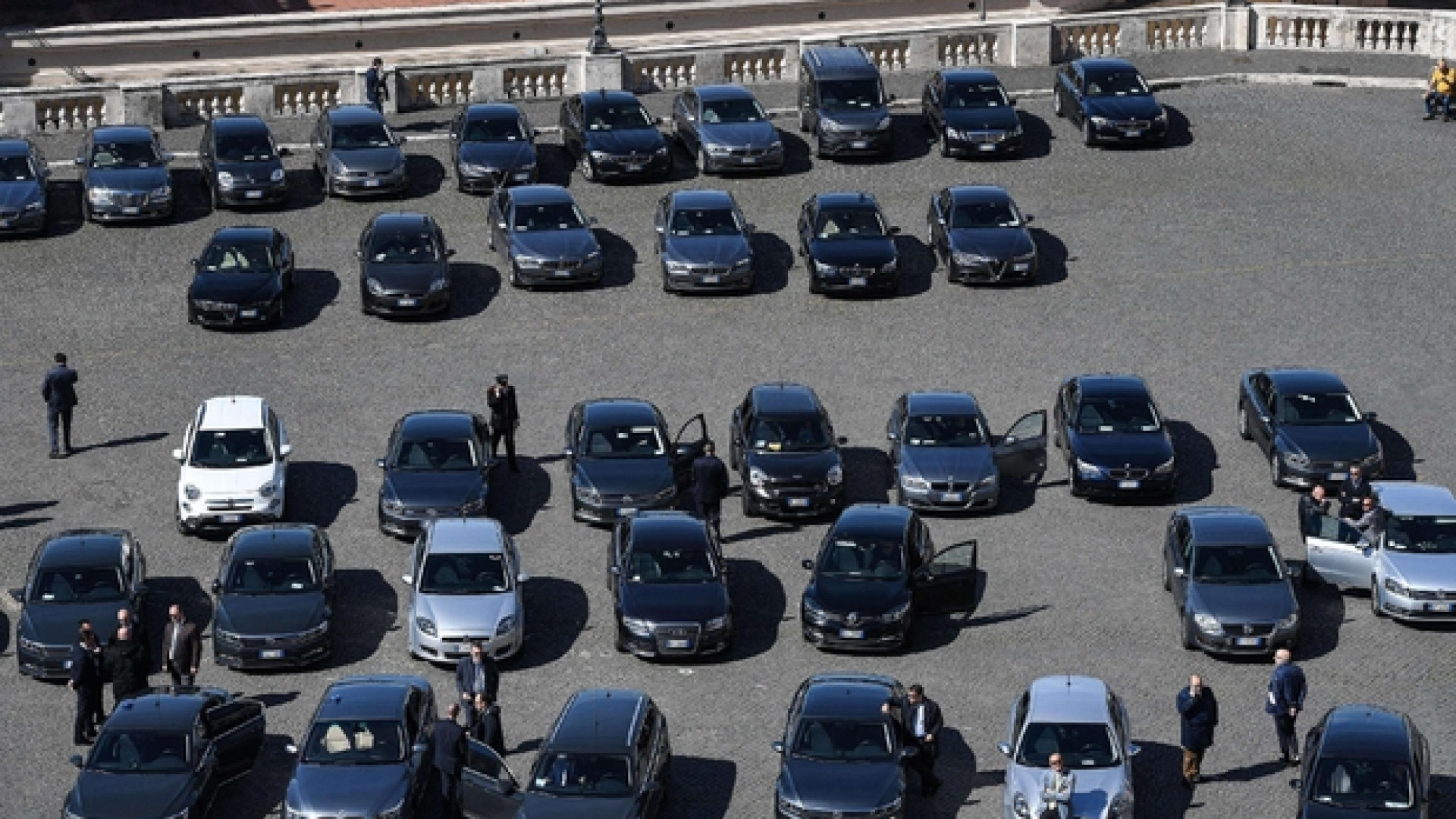 Immagine di Il maxi bando per le auto blu. Di Maio tenta la retromarcia