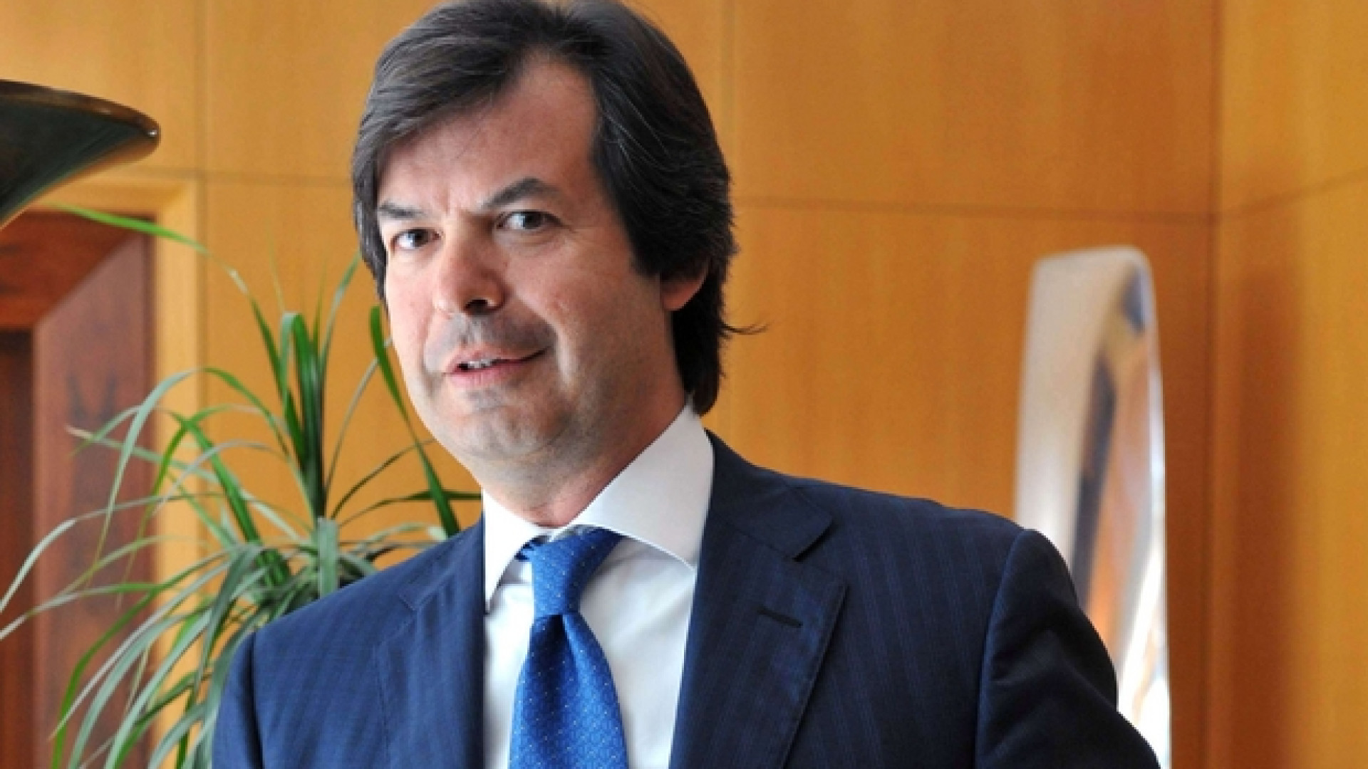 Immagine di Messina (Intesa): «Giù il debito ecco come fare»