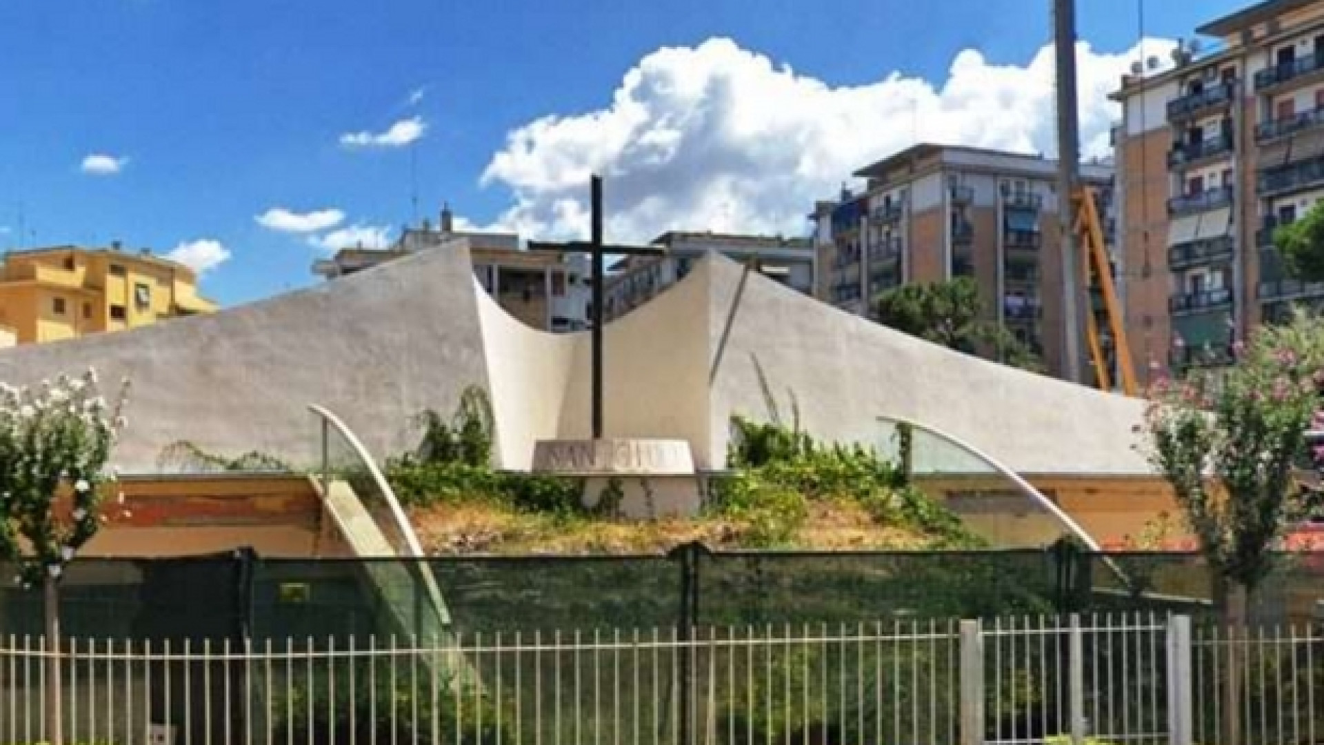 Immagine di Papa Francesco nella parrocchia romana di San Giulio