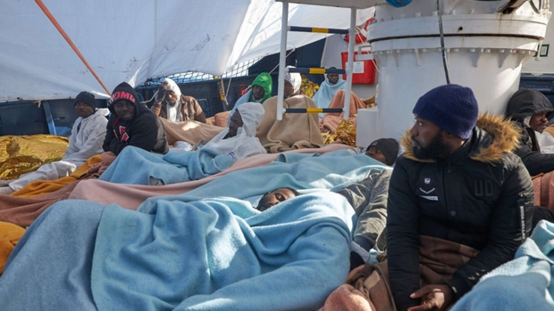 Immagine di La nave Alan Kurdi vicino a Malta: «Presto senza cibo e acqua»