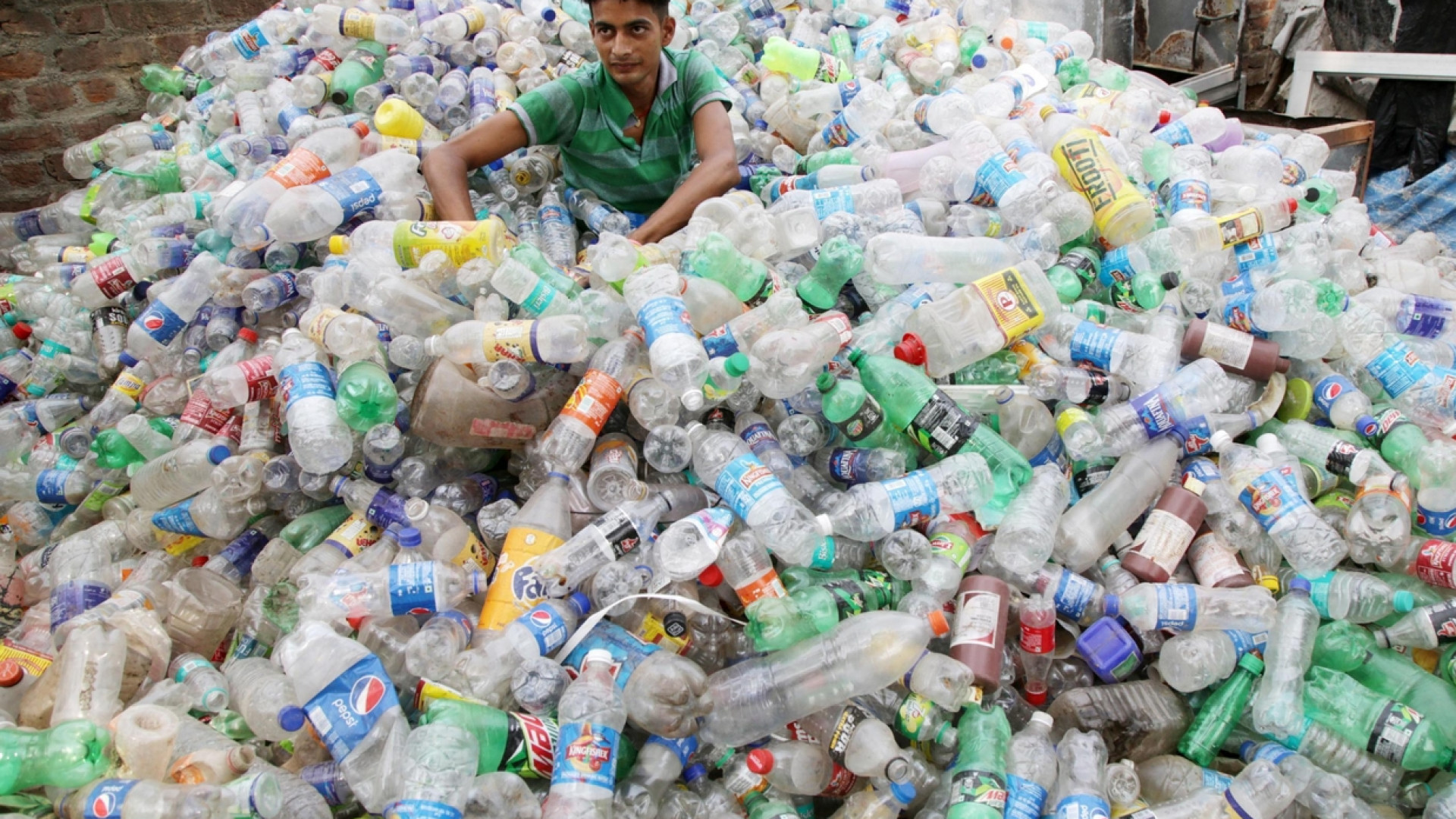 Immagine di La sfida di sindaci e cittadini contro le montagne di plastica