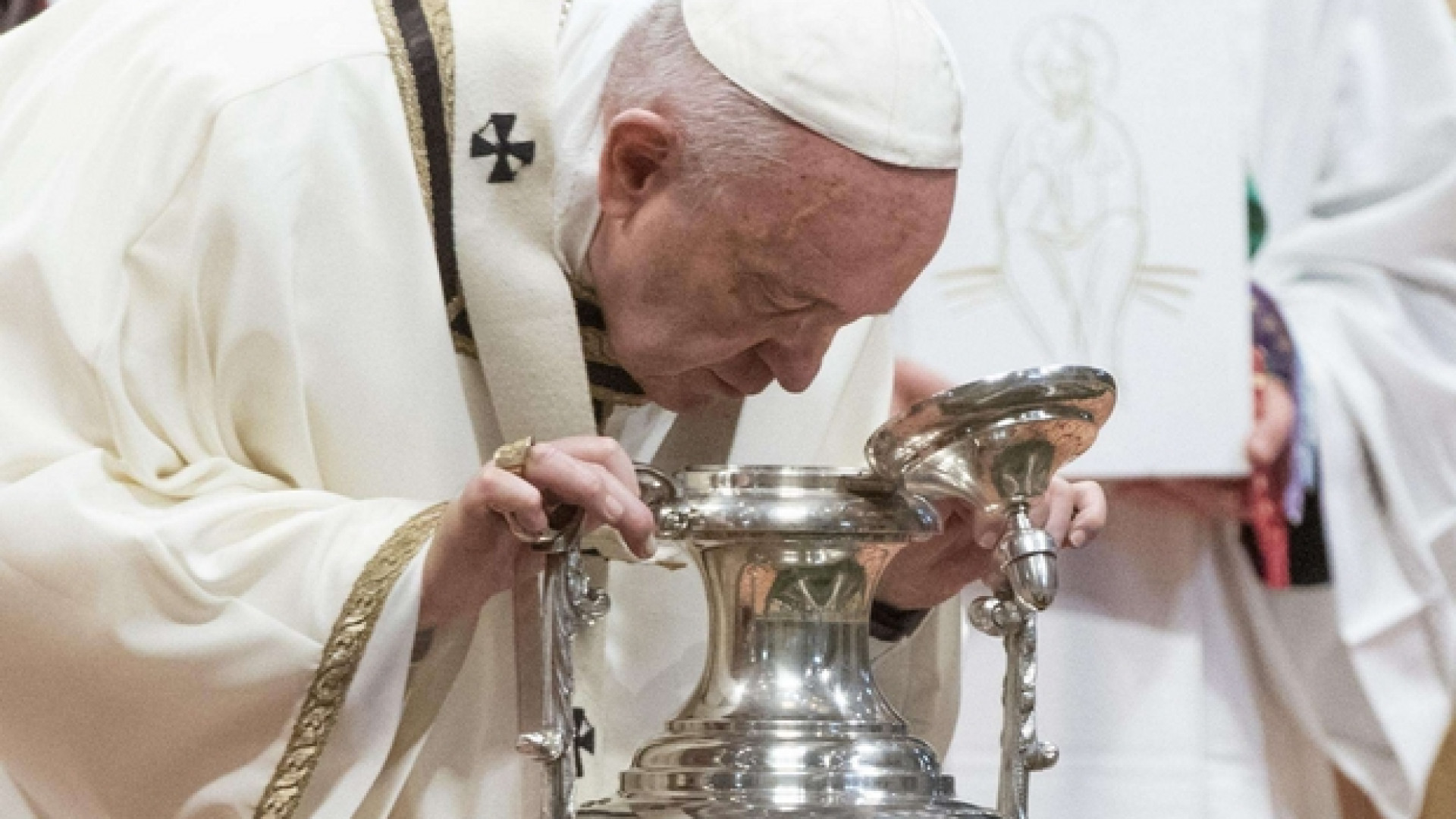 Immagine di Il Papa ai preti: sporcatevi le mani con la gente, no al clericalismo