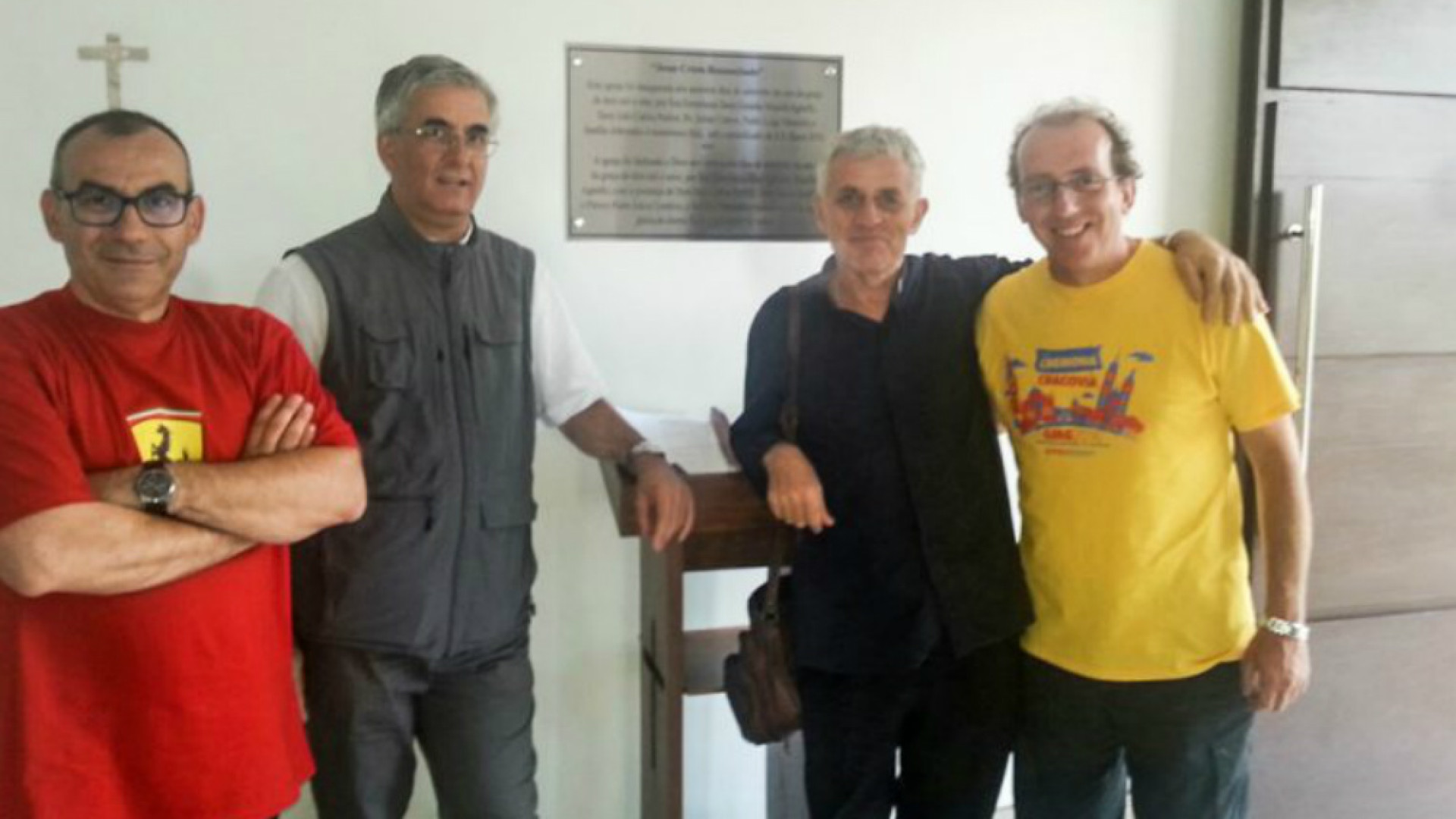 Immagine di Don Ferretti in Brasile nel barrio di Salvador