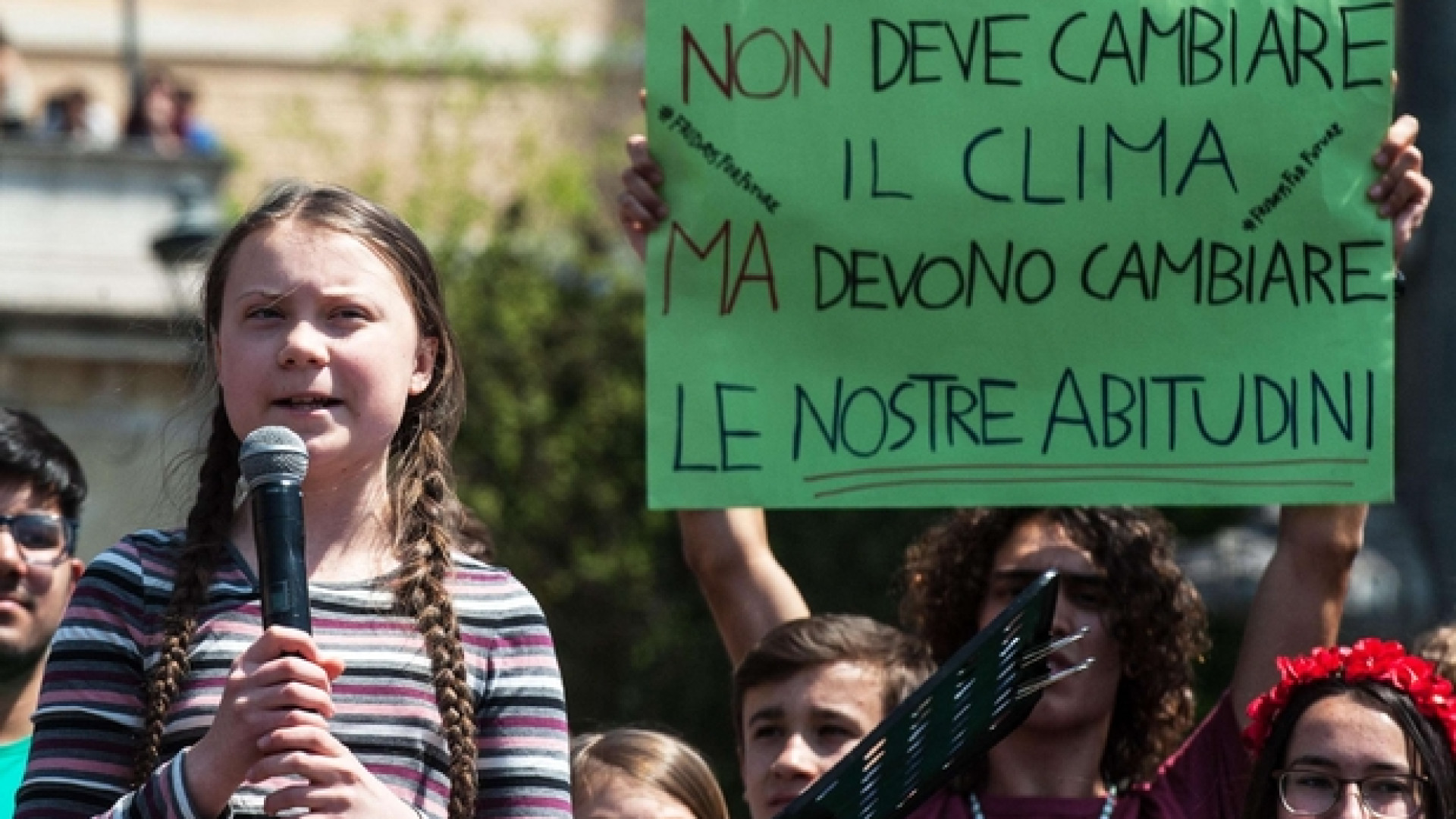 Immagine di Greta a Roma: vogliamo svegliare gli adulti per salvare la Terra