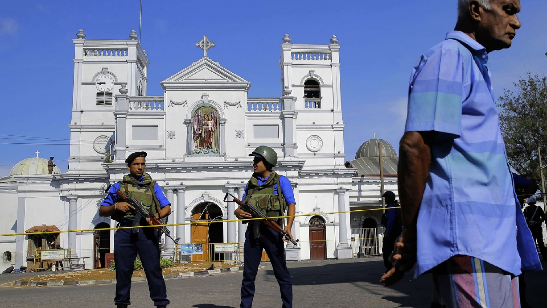 Immagine di Il governo: «Sono stati i jihadisti». Trovati altri ordigni