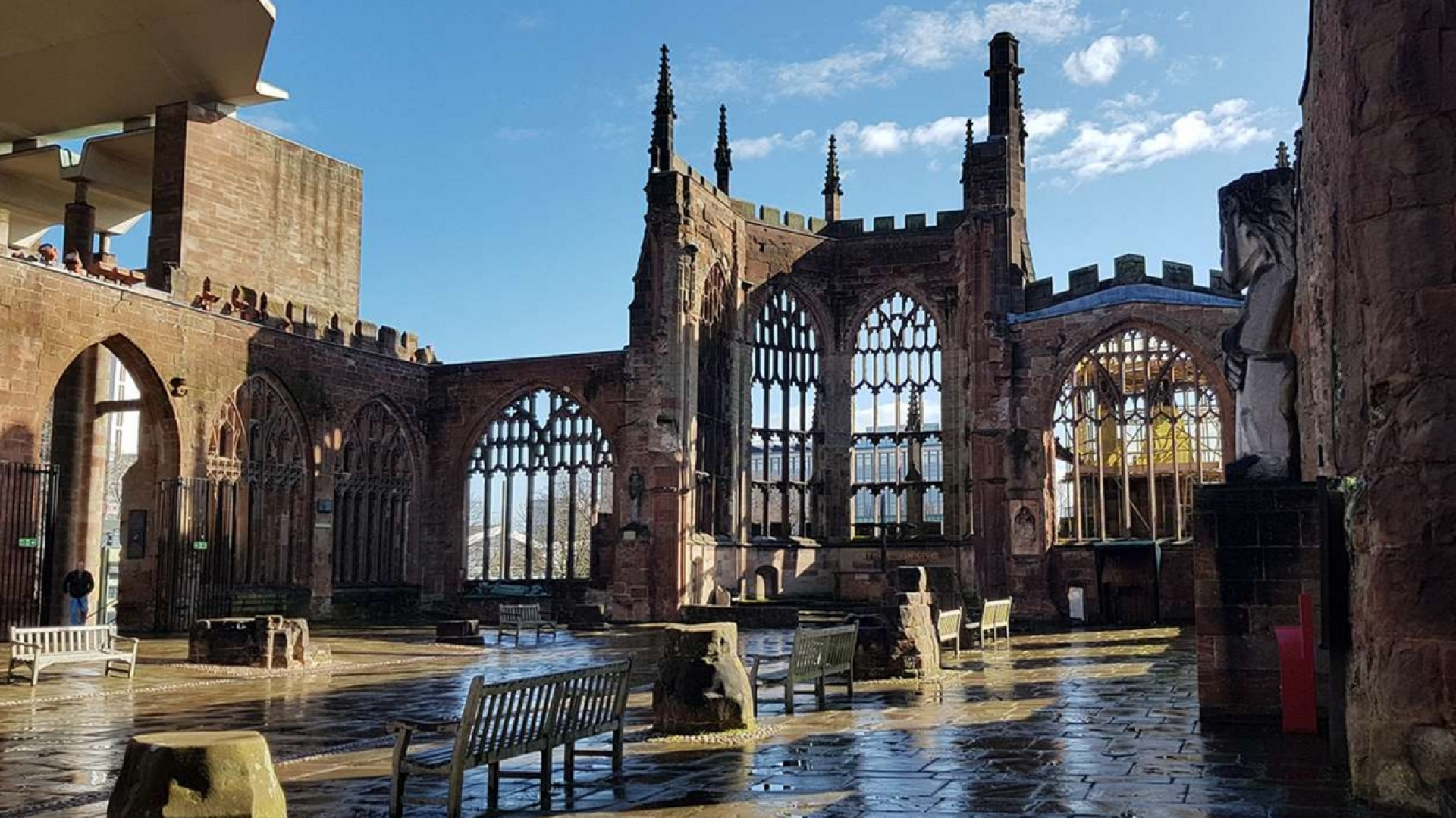 Immagine di Costruire o ricostruire? Coventry, la cattedrale attraversata dal mondo