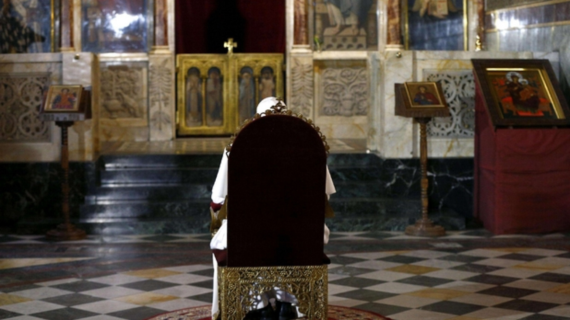 Immagine di Papa in Bulgaria: ponte Est-Ovest, non sia indifferente a chi bussa ai confini