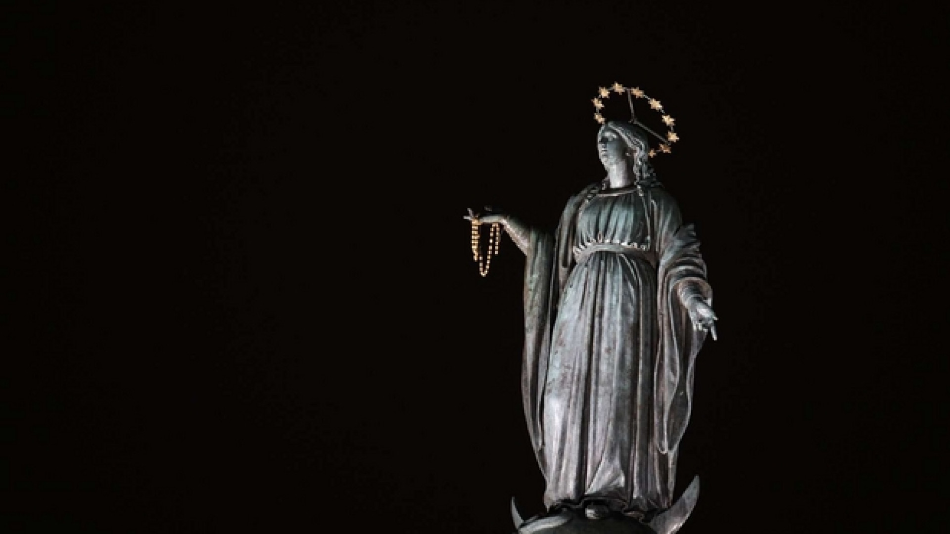 Immagine di Nuova luce per la statua dell'Immacolata