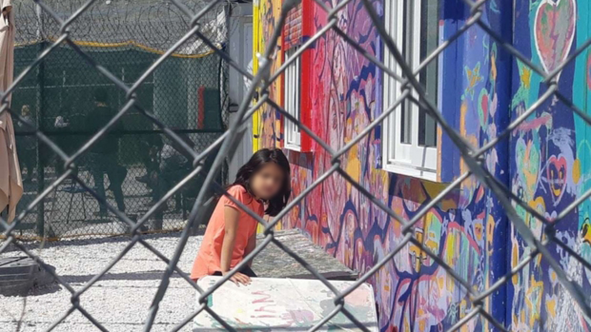 Immagine di Grecia, le gabbie dei piccoli profughi siriani