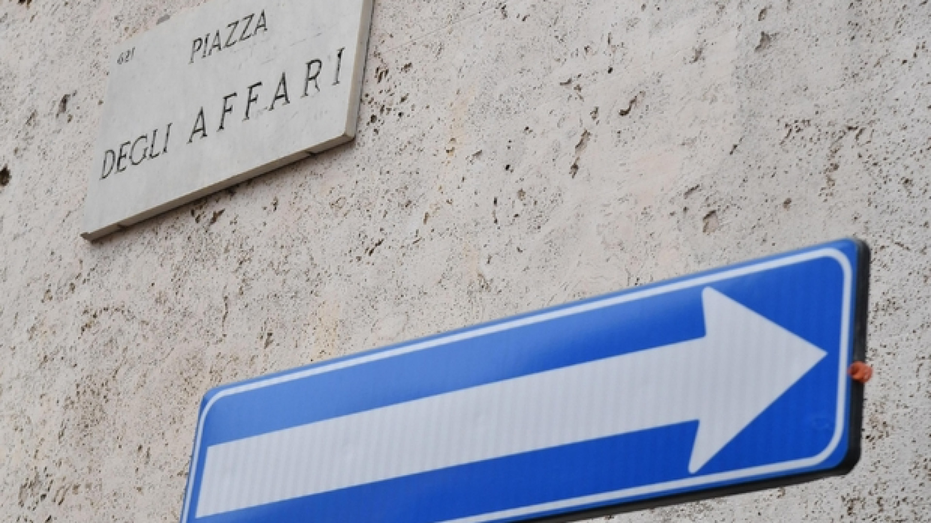 Immagine di Lo spread «vede» quota 300, poi cala. Tria: nervosismo ingiustificato