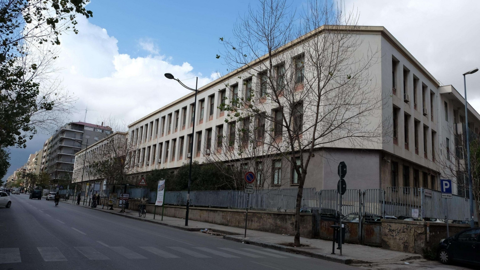 Immagine di Prof sospesa dopo un video che accostava Salvini e leggi razziali
